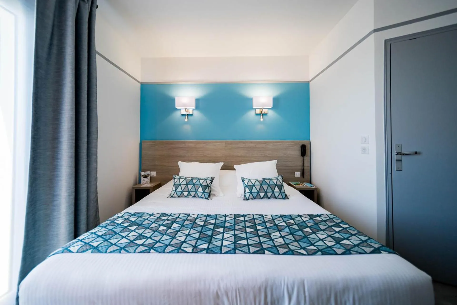Bedroom, Bed in Hôtel Le Rabelais