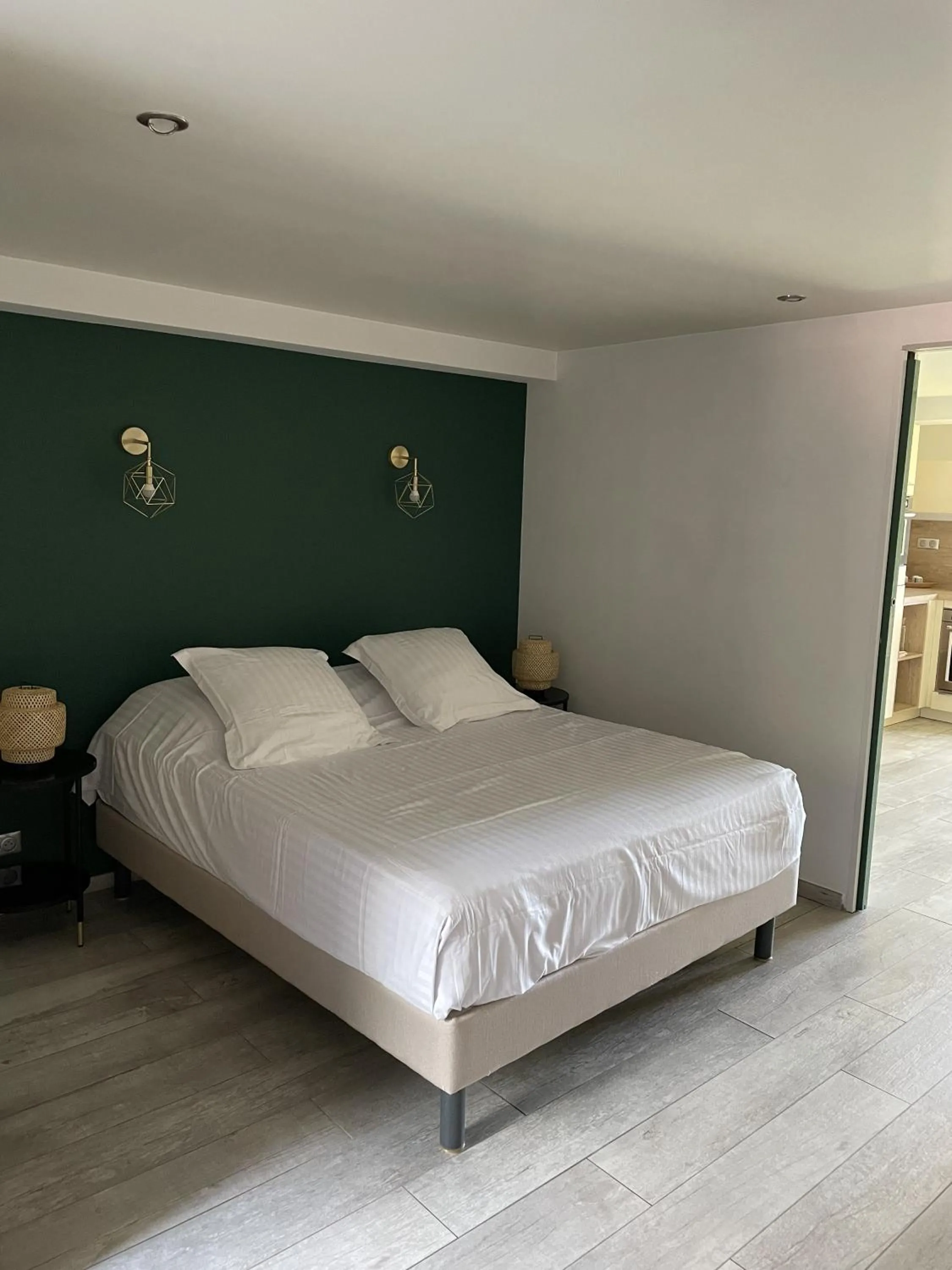 Photo of the whole room, Bed in Hôtel Le Rabelais