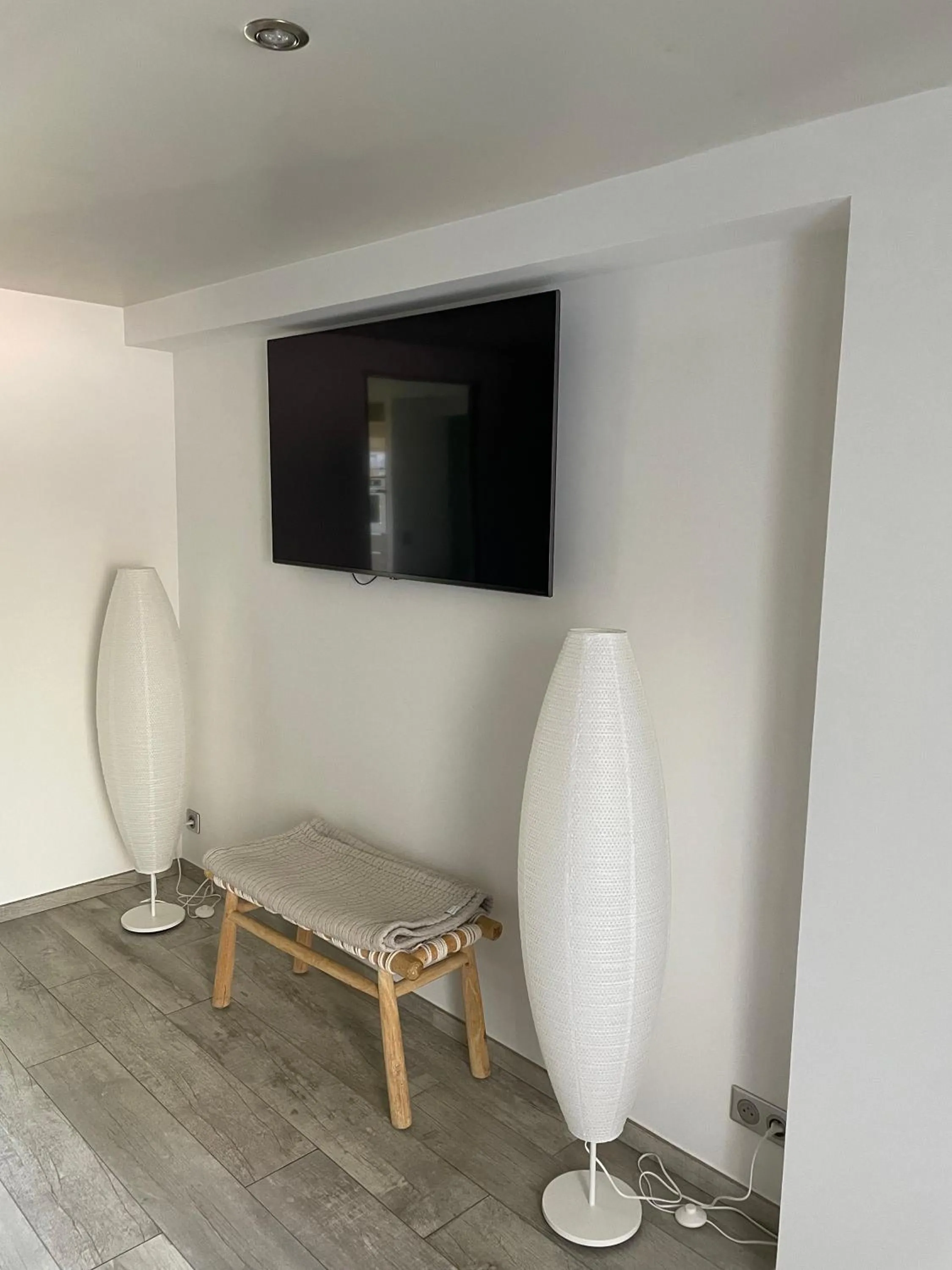 TV and multimedia in Hôtel Le Rabelais