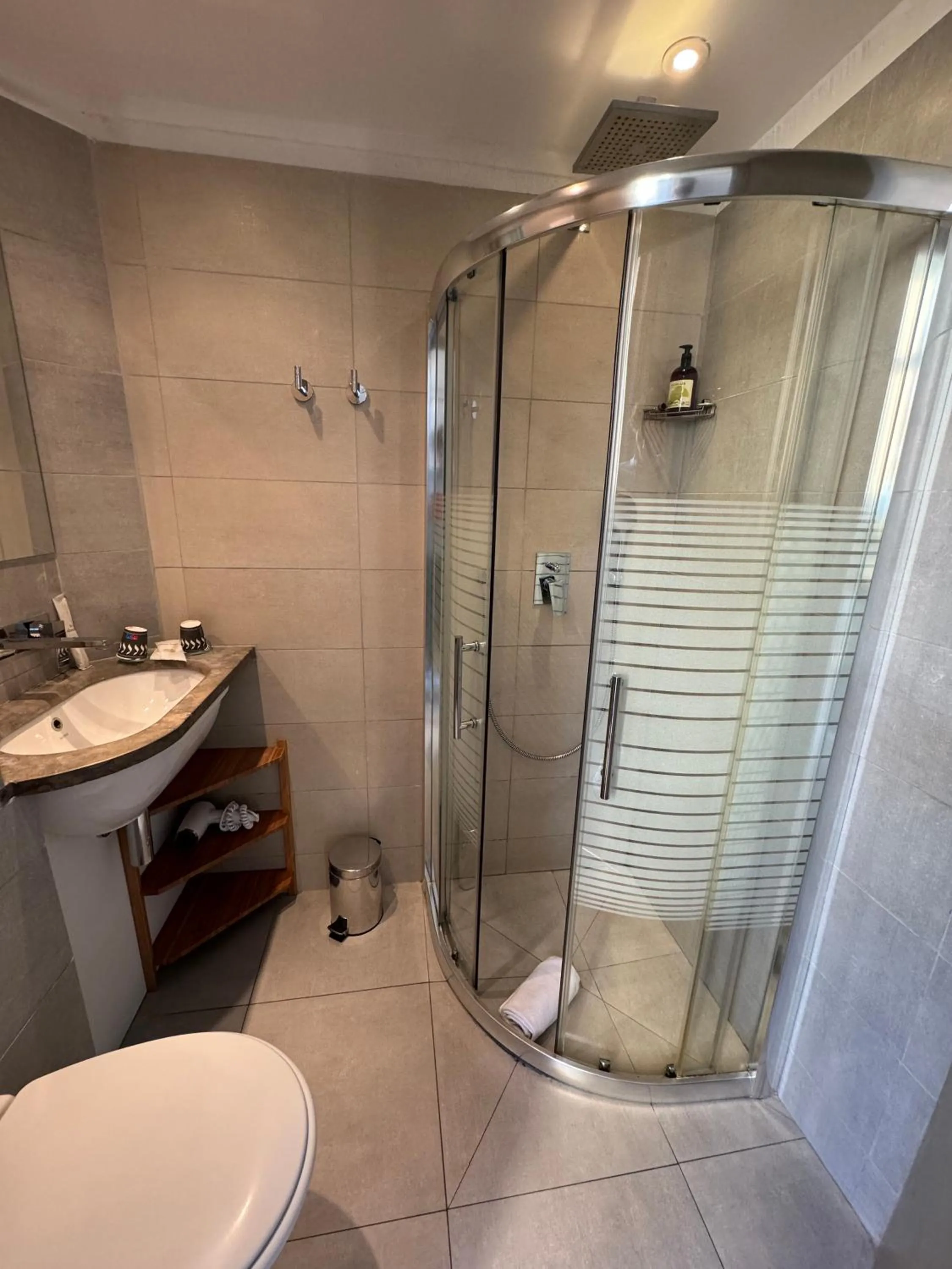 Bathroom in Hôtel Le Rabelais