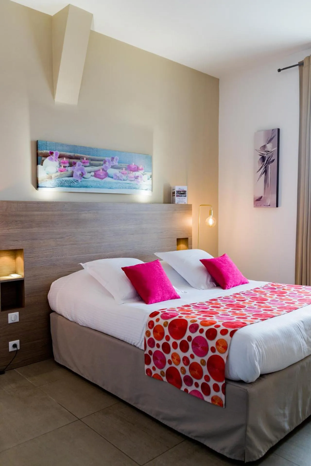 Bedroom, Bed in Hôtel Le Rabelais