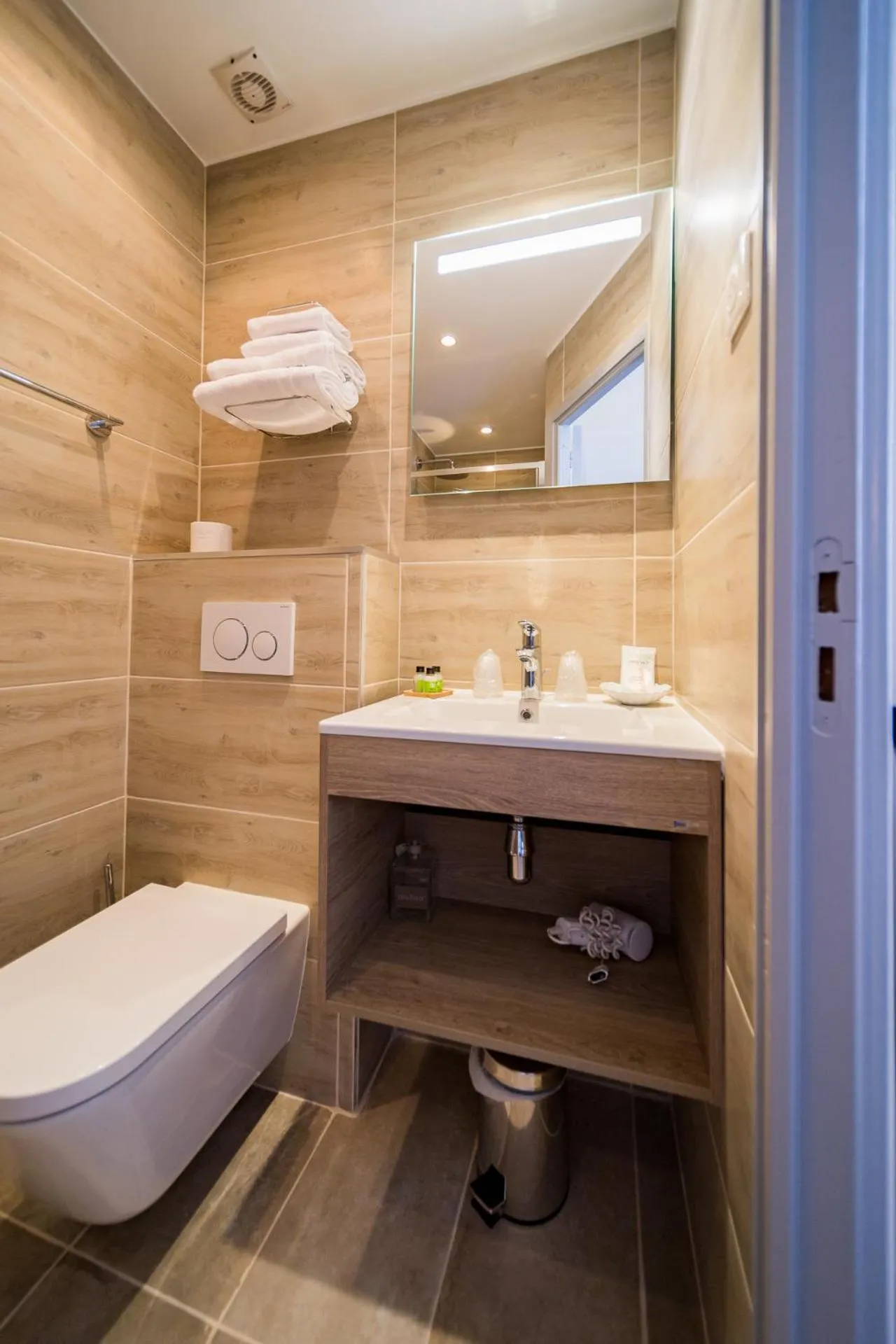 Bathroom in Hôtel Le Rabelais