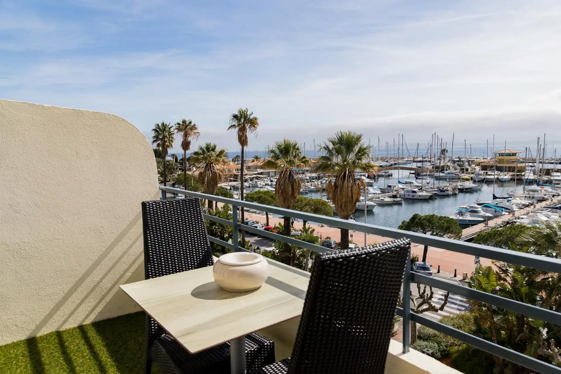 Privilege Double Room with Balcony - Sea View in Hôtel Le Rabelais Privilege Double Room with Balcony - Sea View in Hôtel Le Rabelais