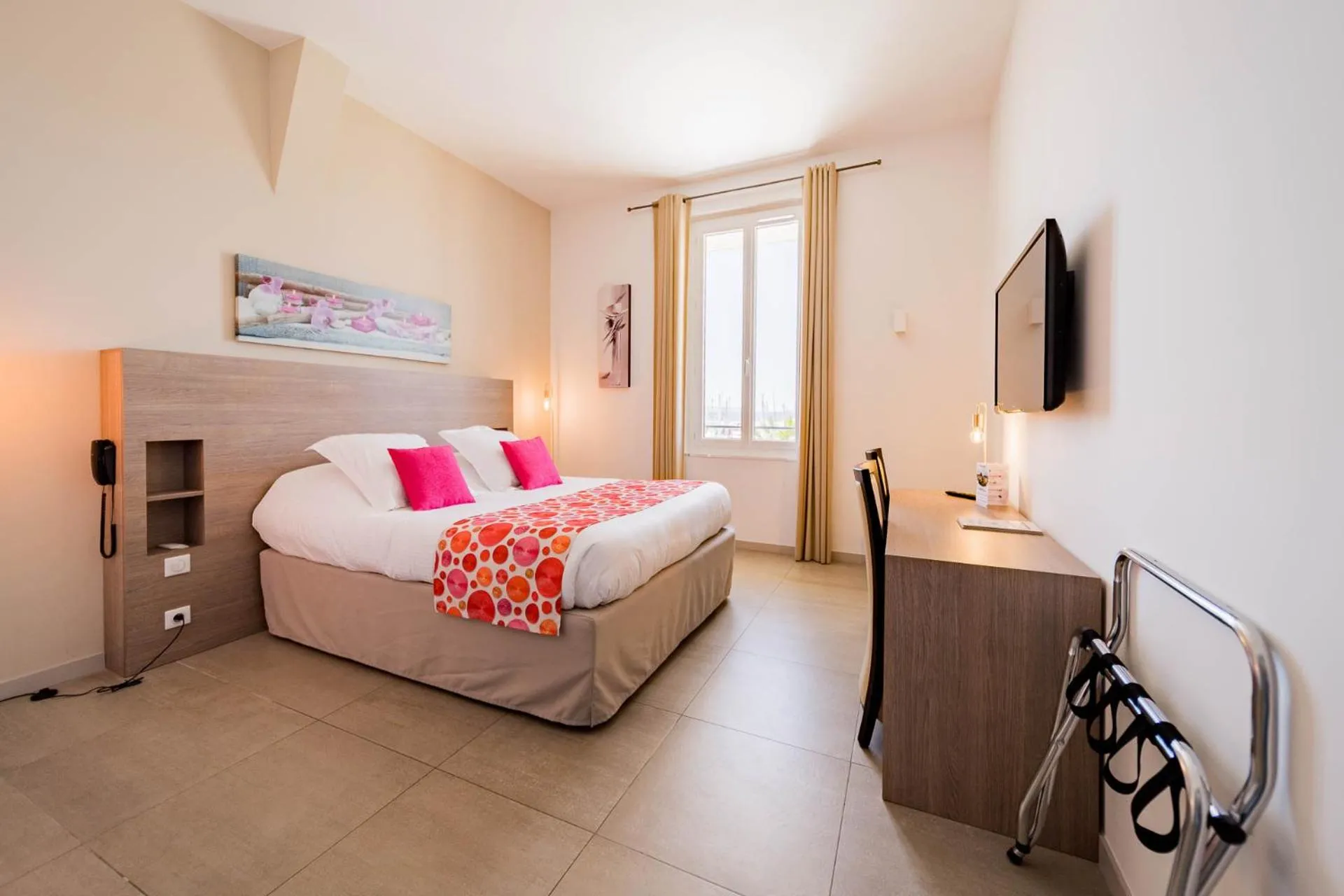 Bedroom, Bed in Hôtel Le Rabelais