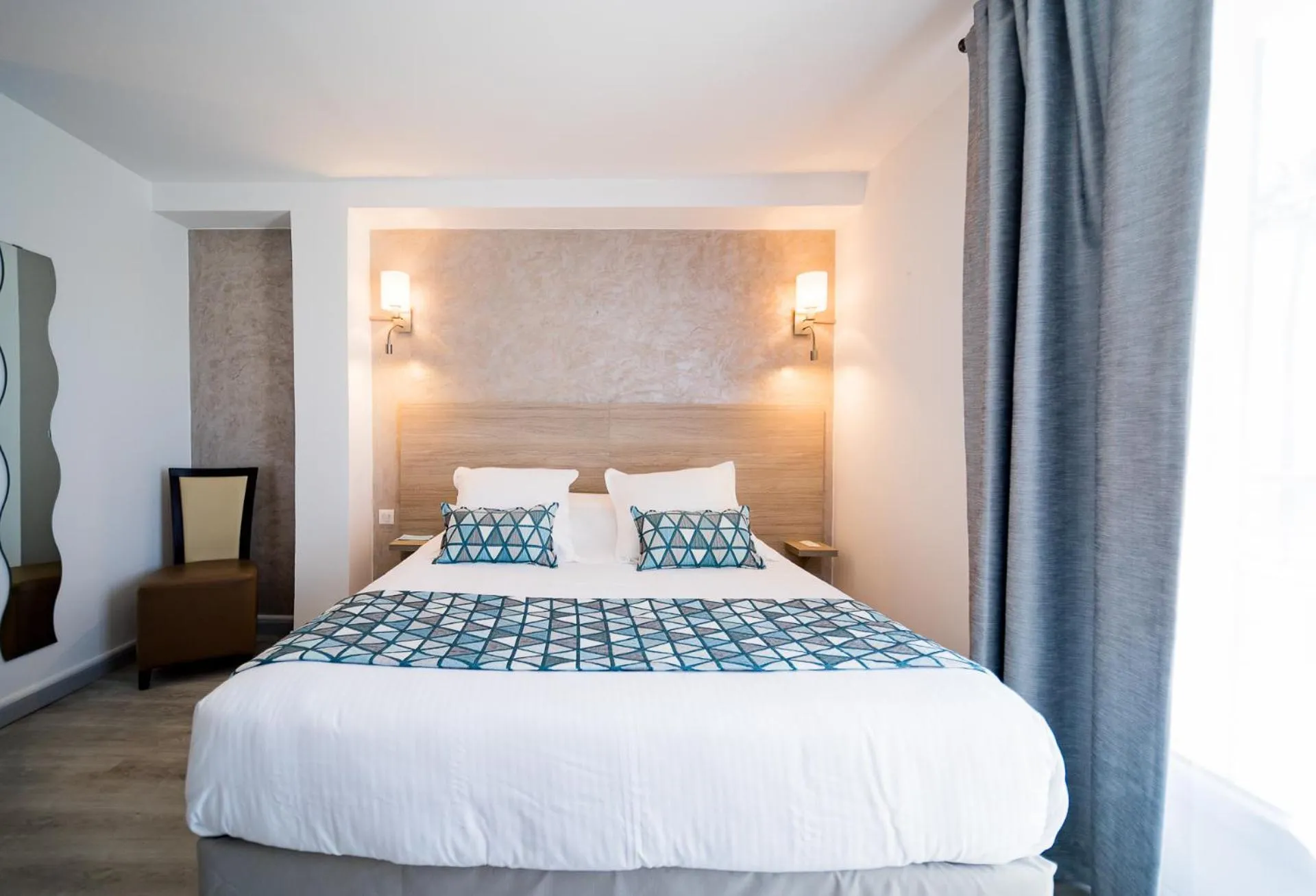 Bed in Hôtel Le Rabelais