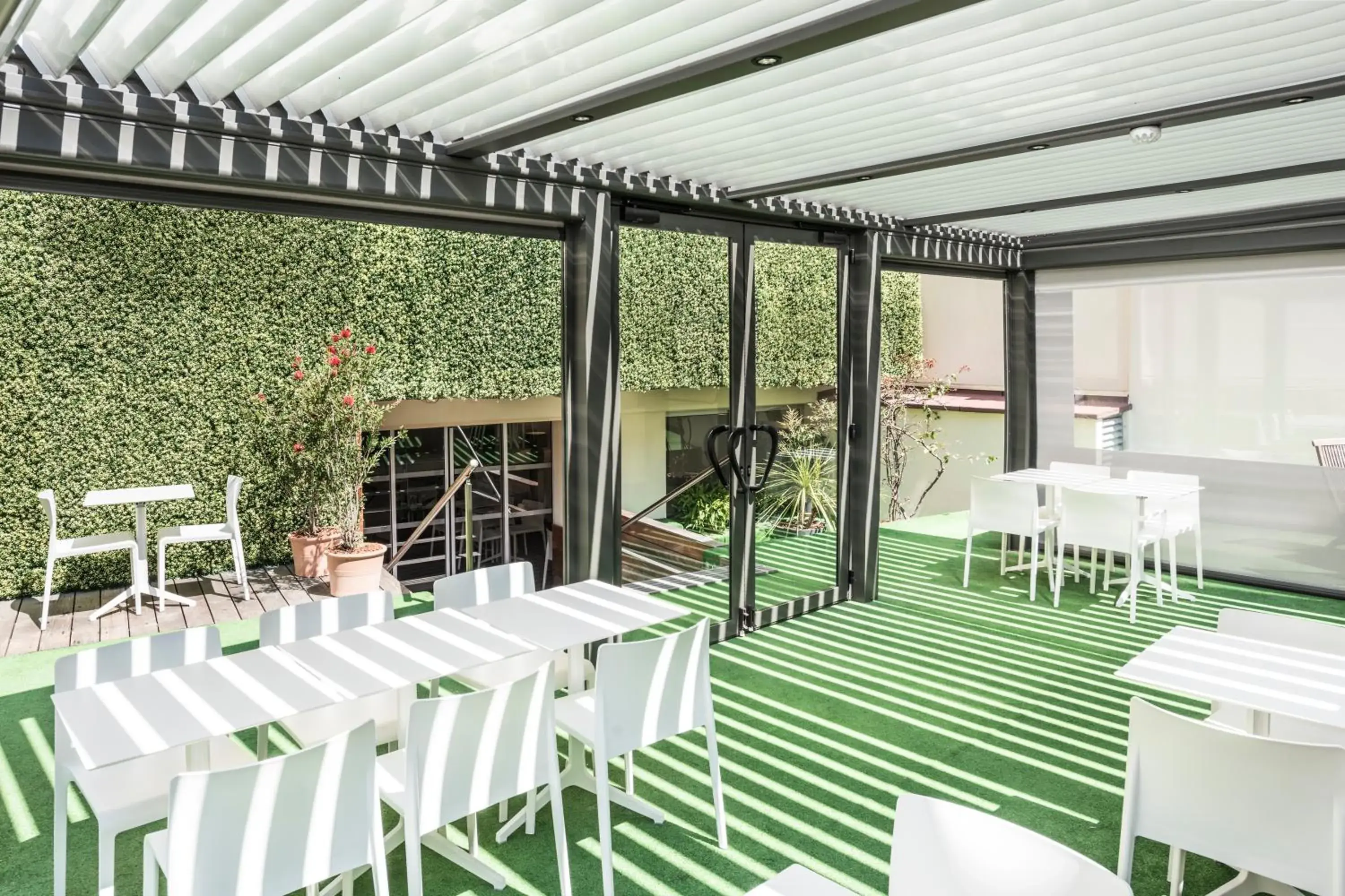 Restaurant/places to eat in Hotel Abrial Restaurant/places to eat in Hotel Abrial