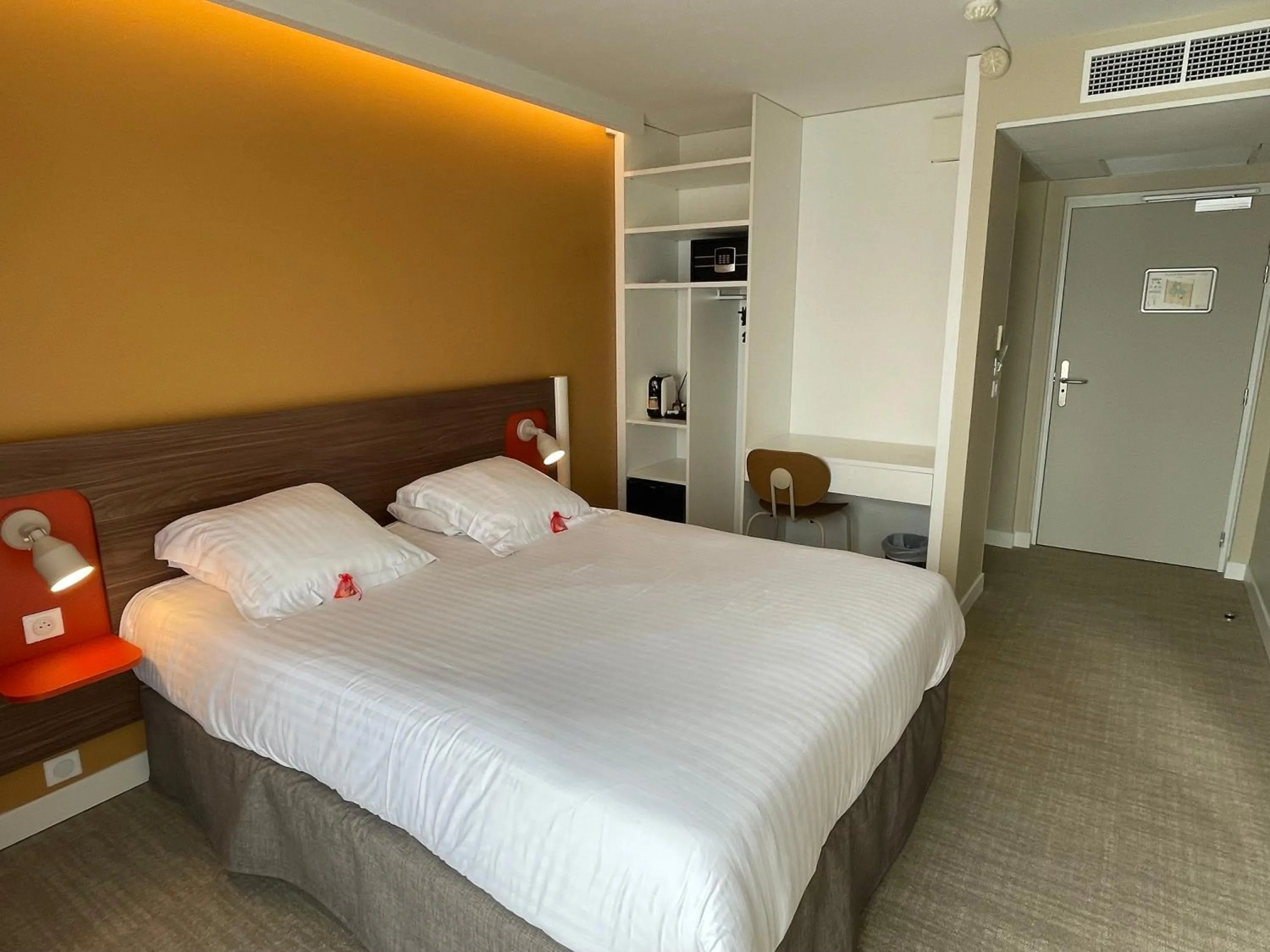 Bedroom, Bed in Hotel Abrial