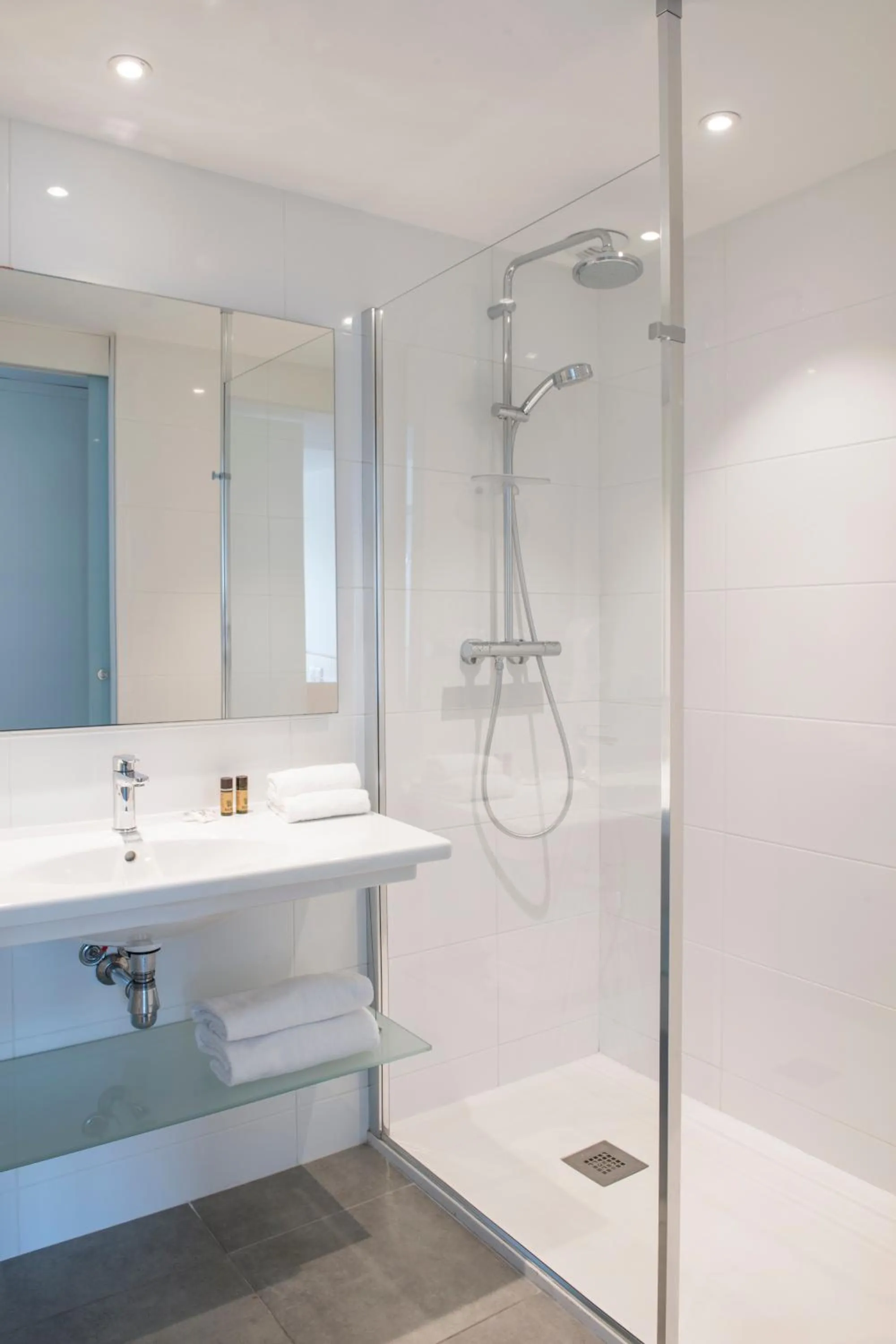 Shower in Hotel Abrial