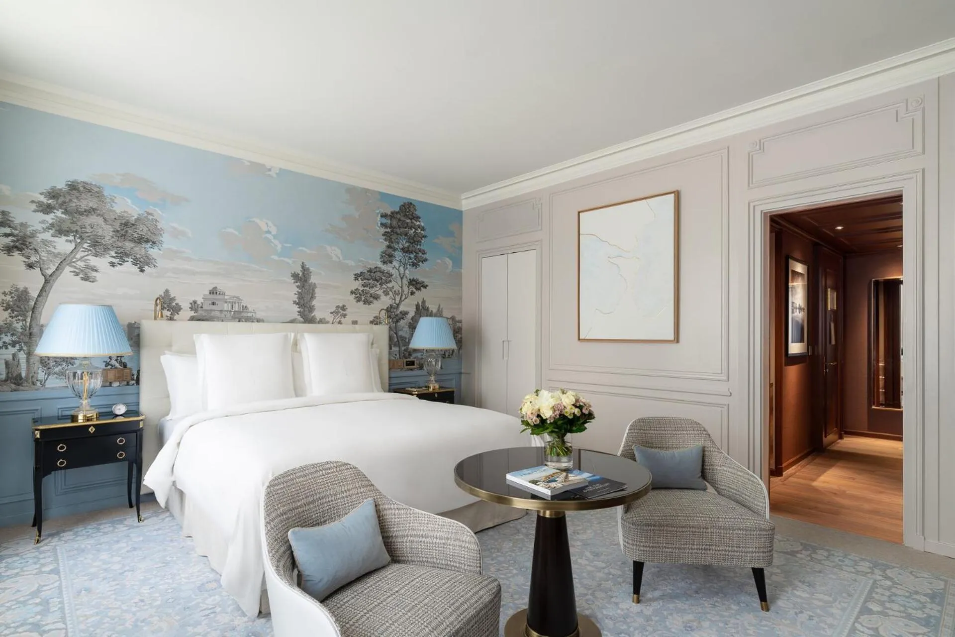 Bedroom, Bed in Four Seasons Hotel des Bergues Geneva