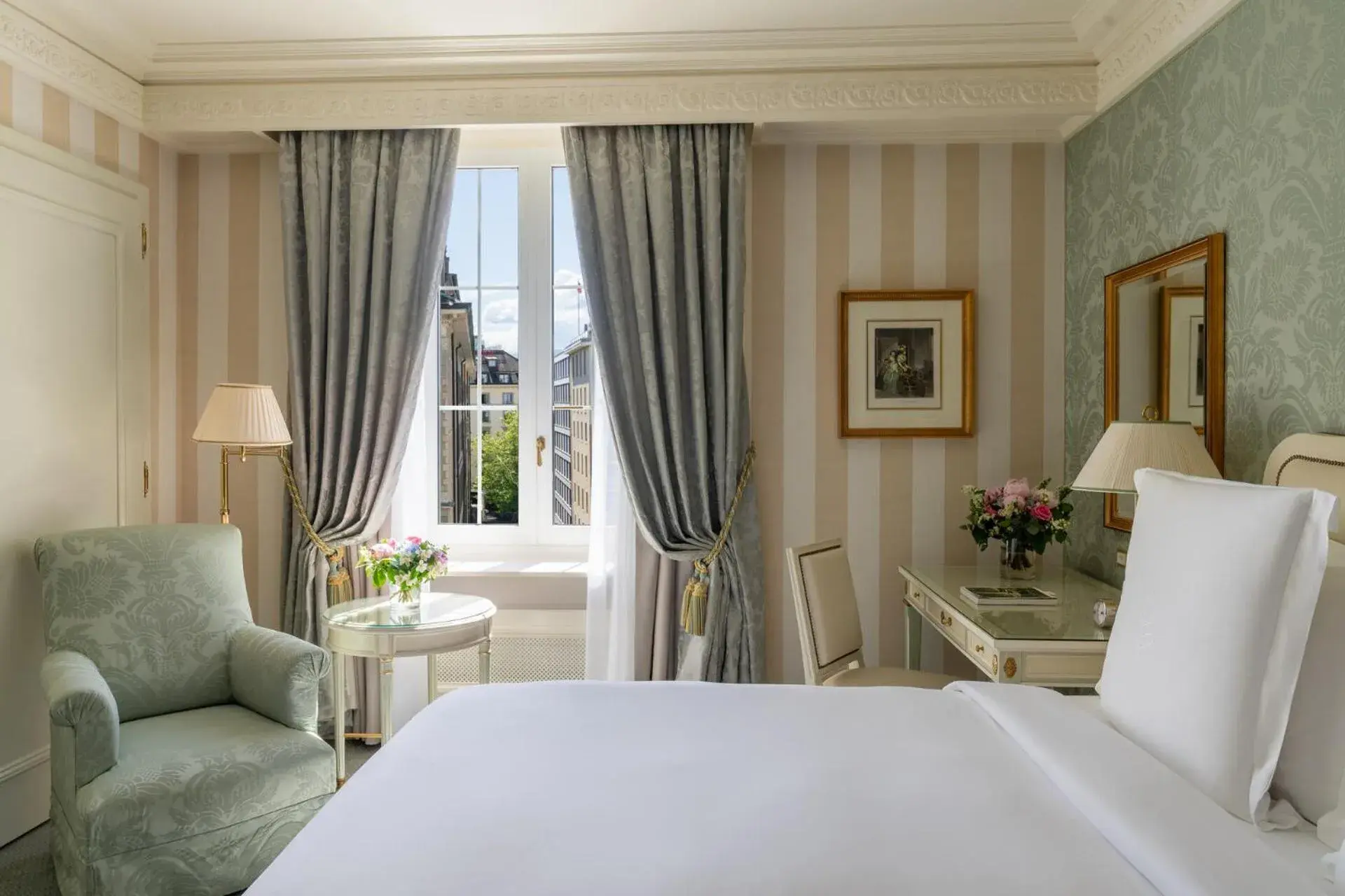 Bedroom, Bed in Four Seasons Hotel des Bergues Geneva Bedroom, Bed in Four Seasons Hotel des Bergues Geneva