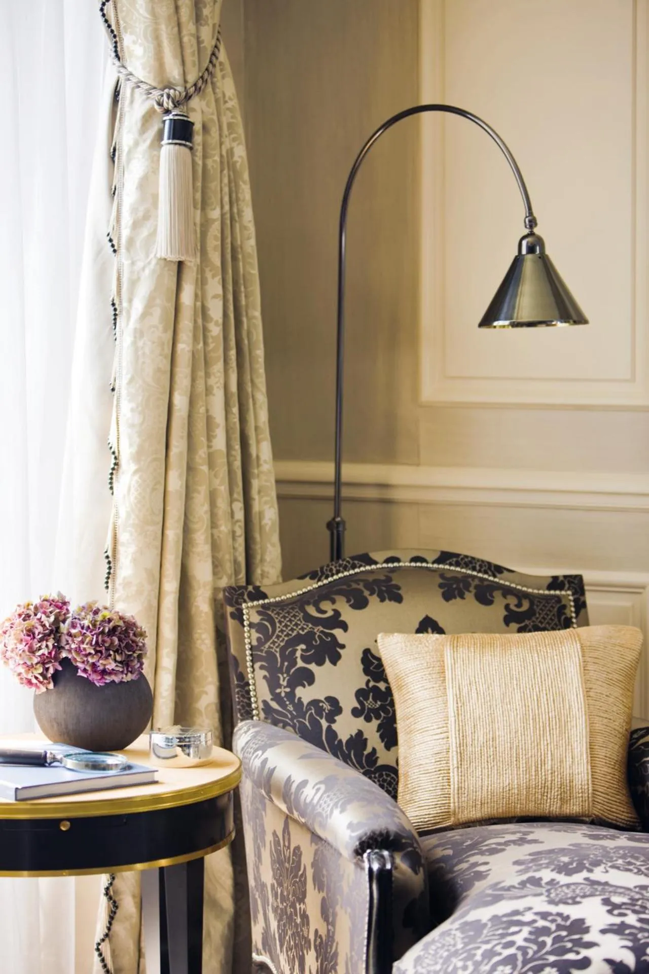 Seating area in Four Seasons Hotel des Bergues Geneva