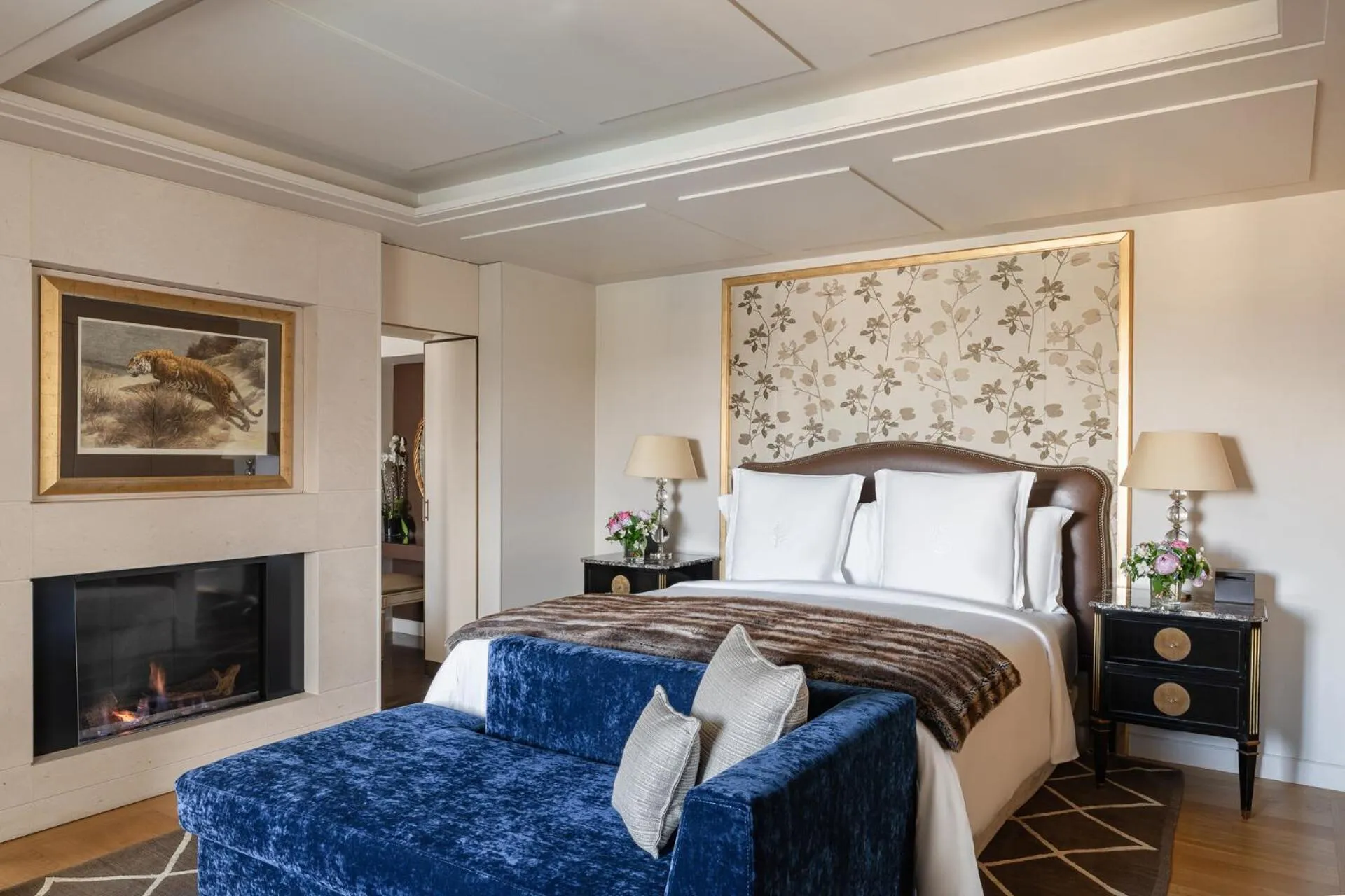 Bedroom, Bed in Four Seasons Hotel des Bergues Geneva