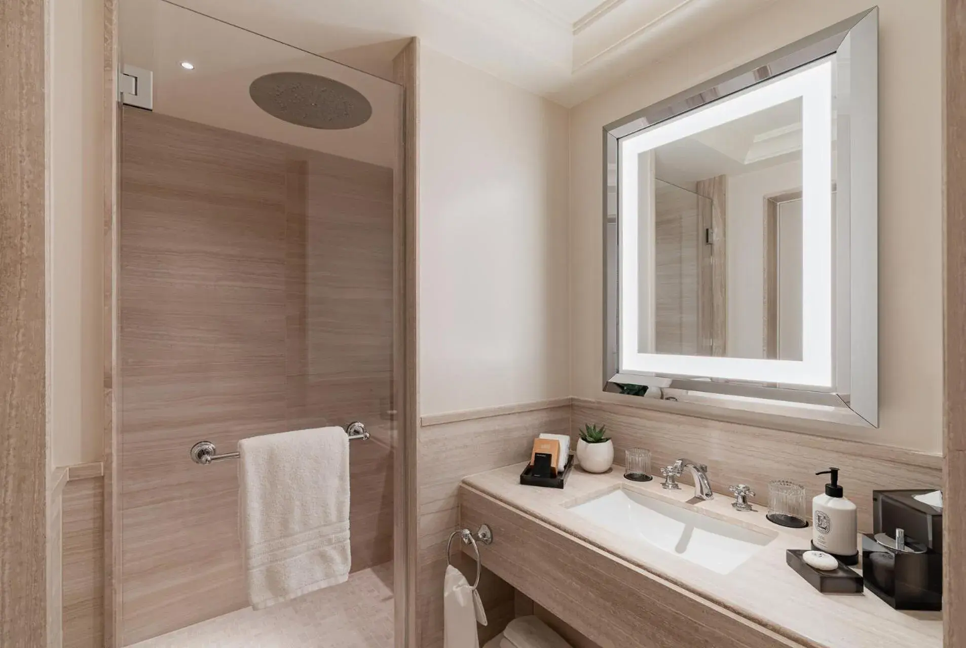 Four Seasons Hotel des Bergues Geneva Four Seasons Hotel des Bergues Geneva