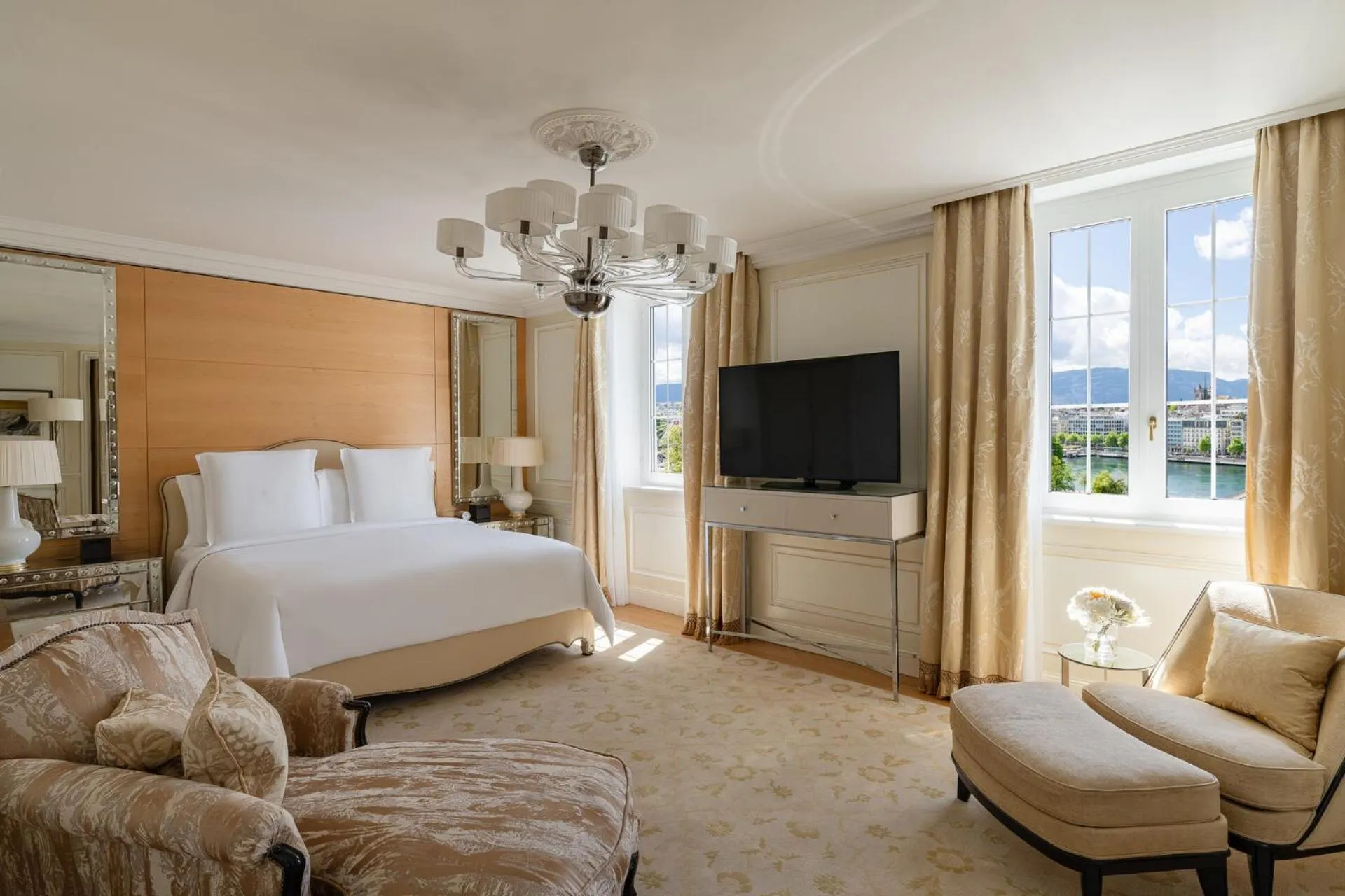 Bed in Four Seasons Hotel des Bergues Geneva