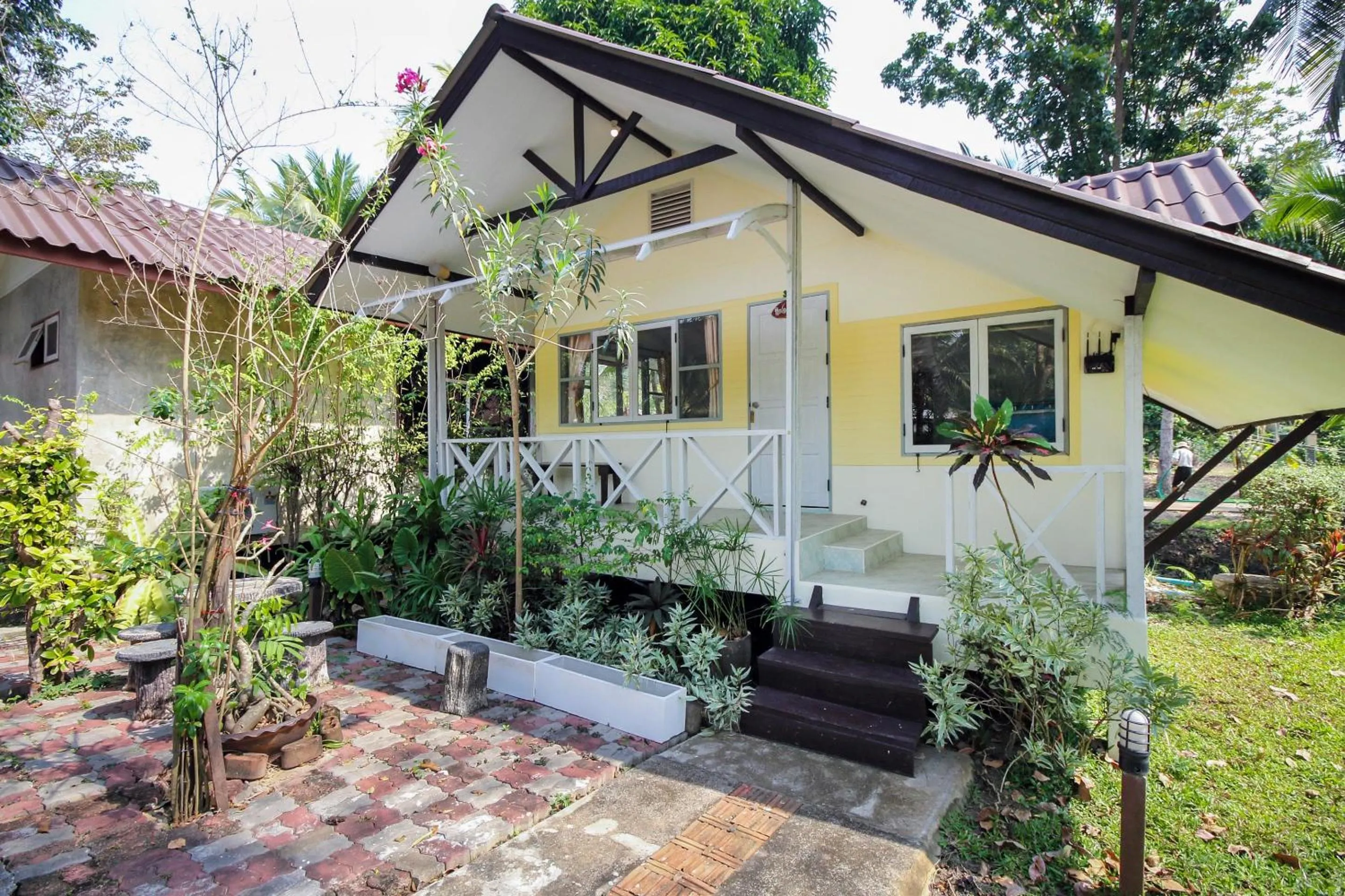 Facade/entrance in OYO 606 Baan Suansabai Pleanpanmai Resort Amphawa