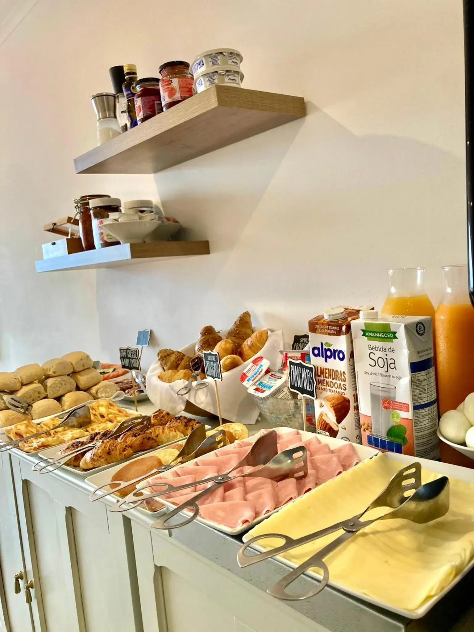 Breakfast in Castello Prime Suites Breakfast in Castello Prime Suites