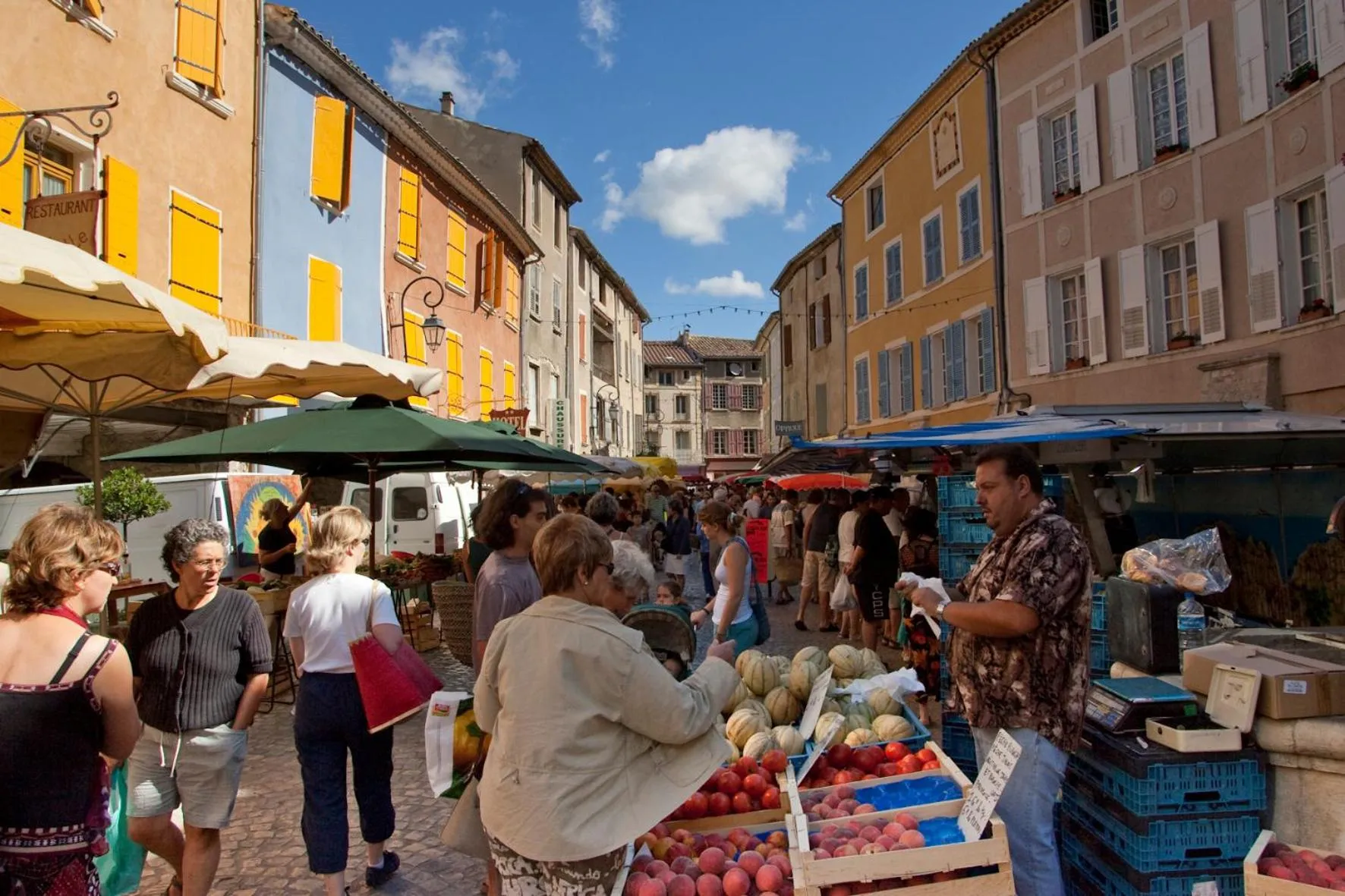 Restaurant/places to eat in Les Arcades Le Lion D'or