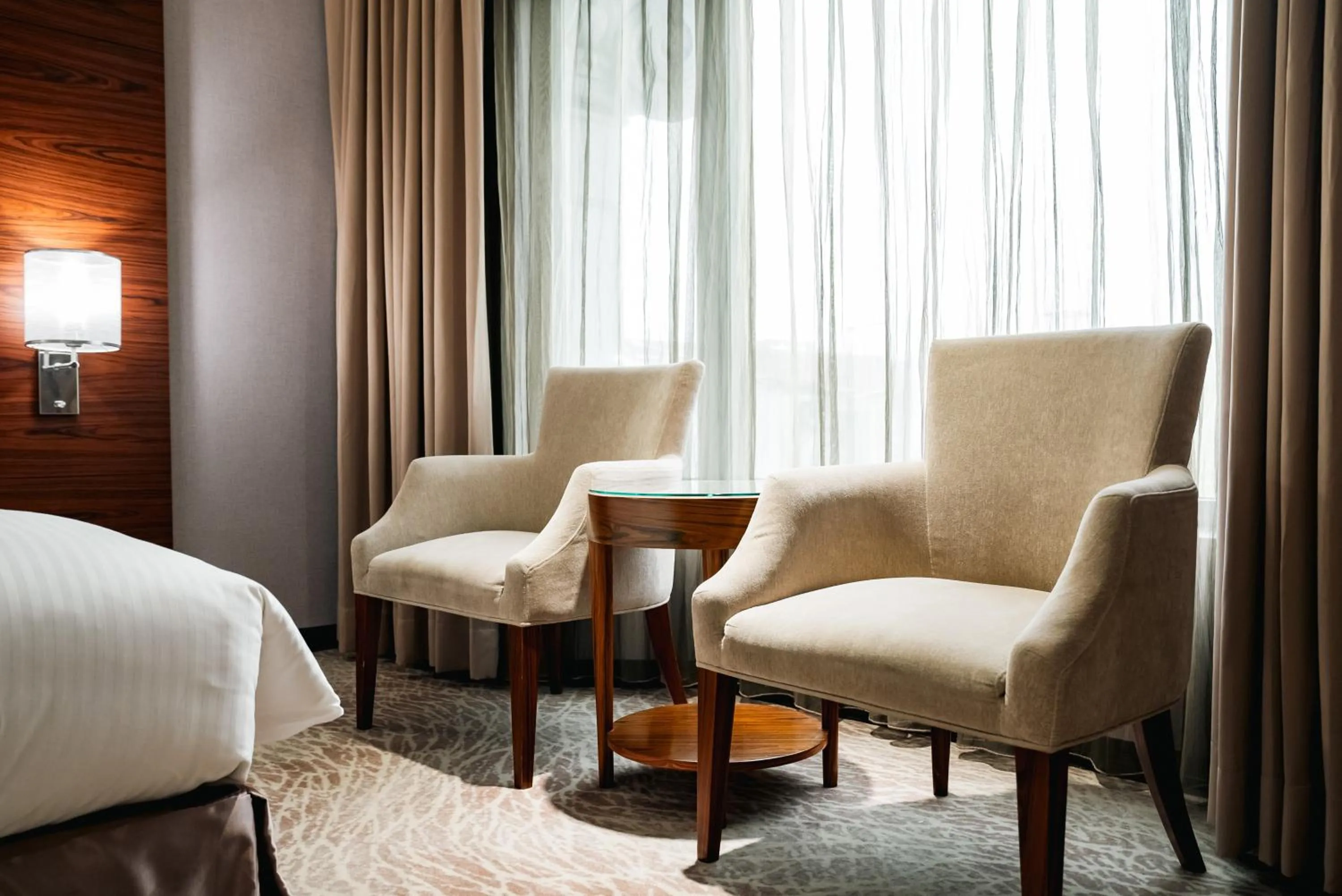 Seating area in Arsma Hotel