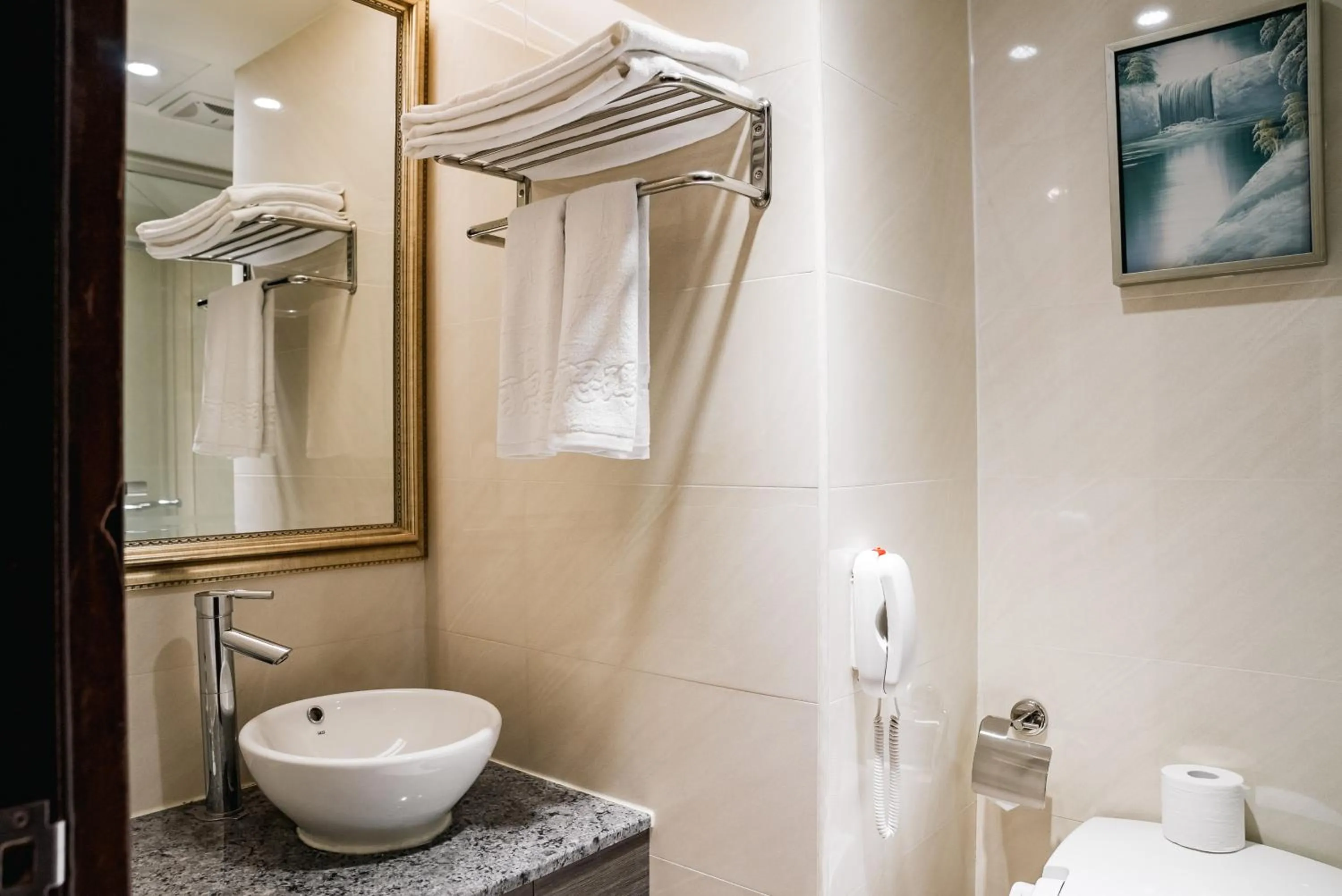 Bathroom in Arsma Hotel