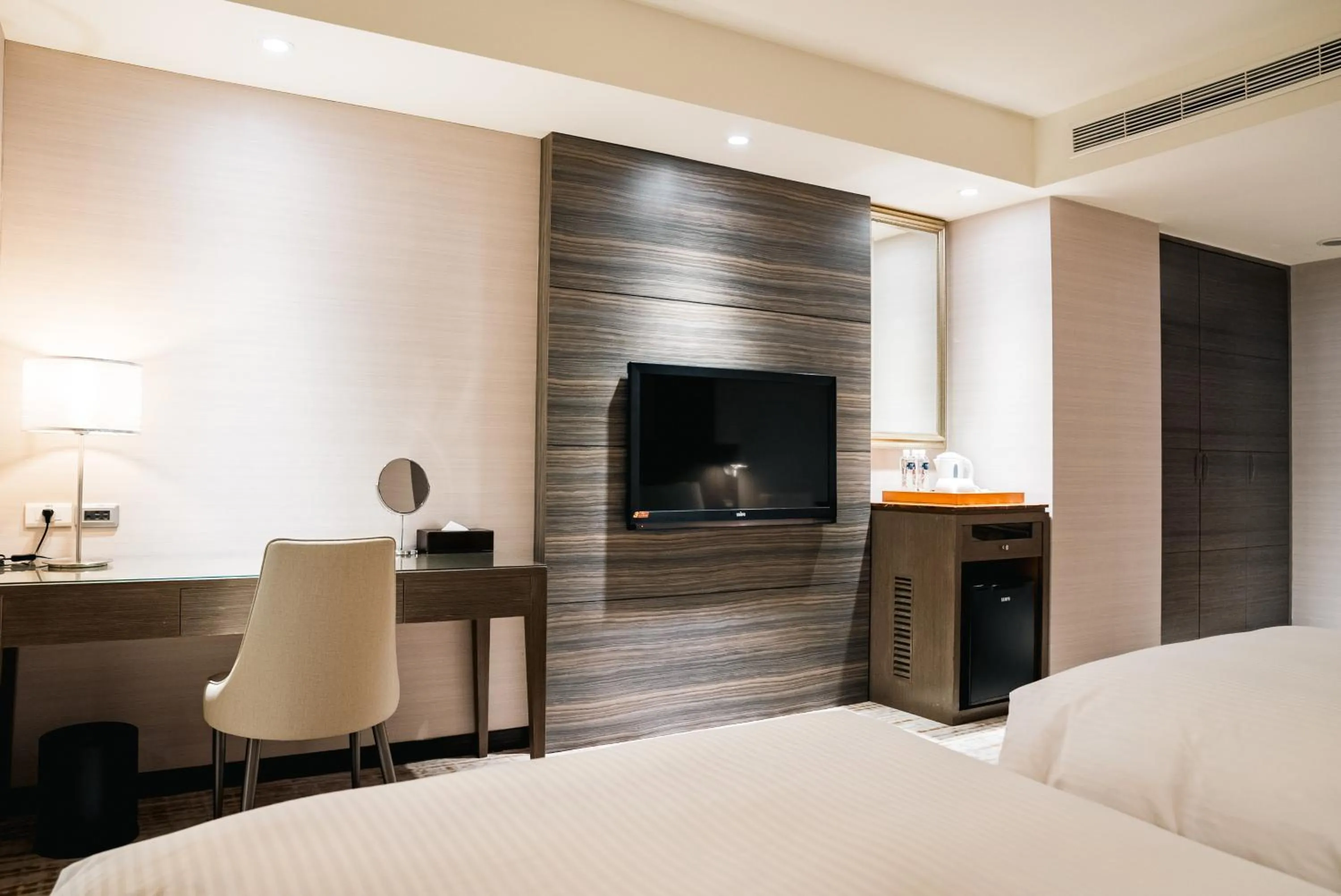 TV and multimedia, Bed in Arsma Hotel