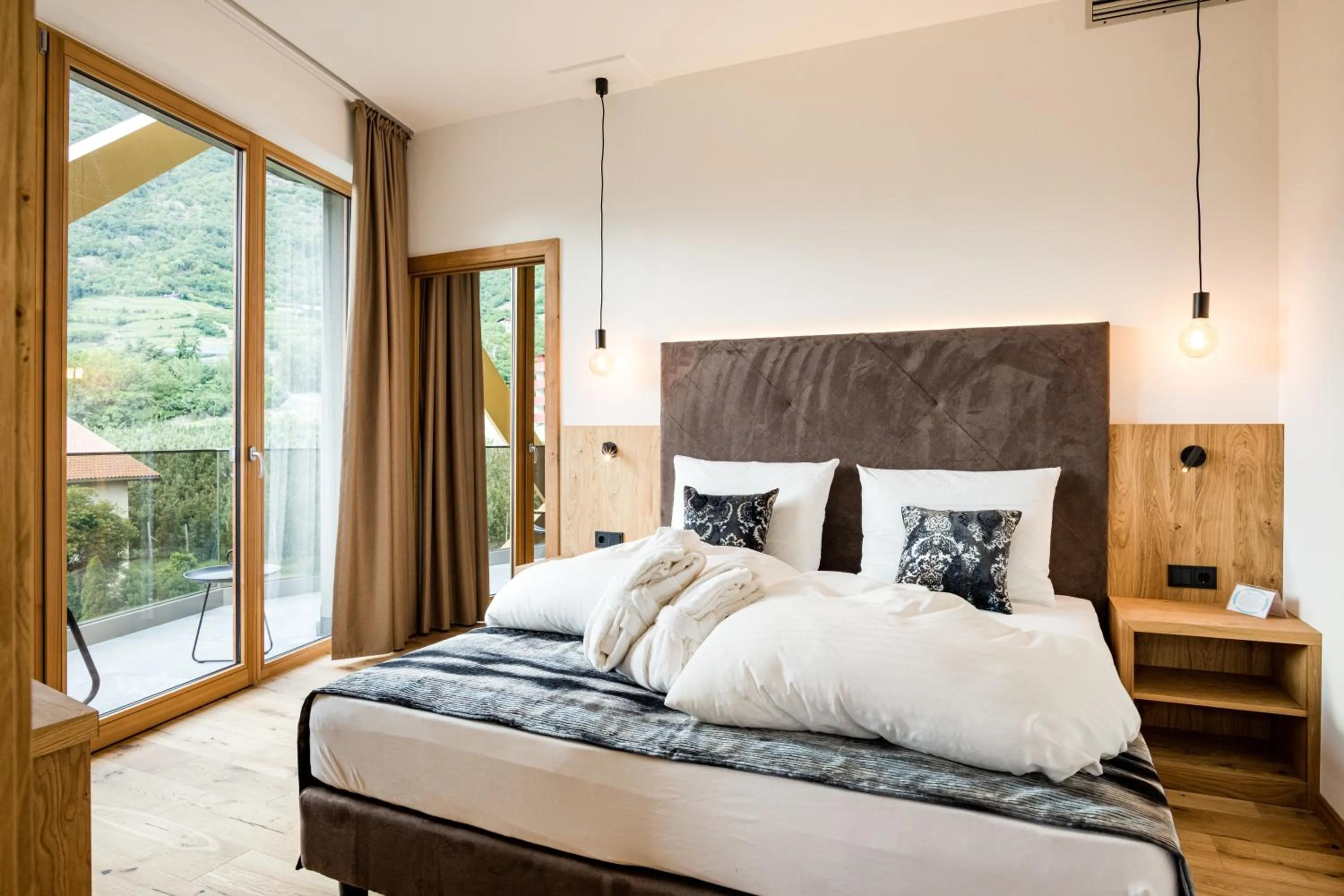 Bed in Genusshotel Diamant