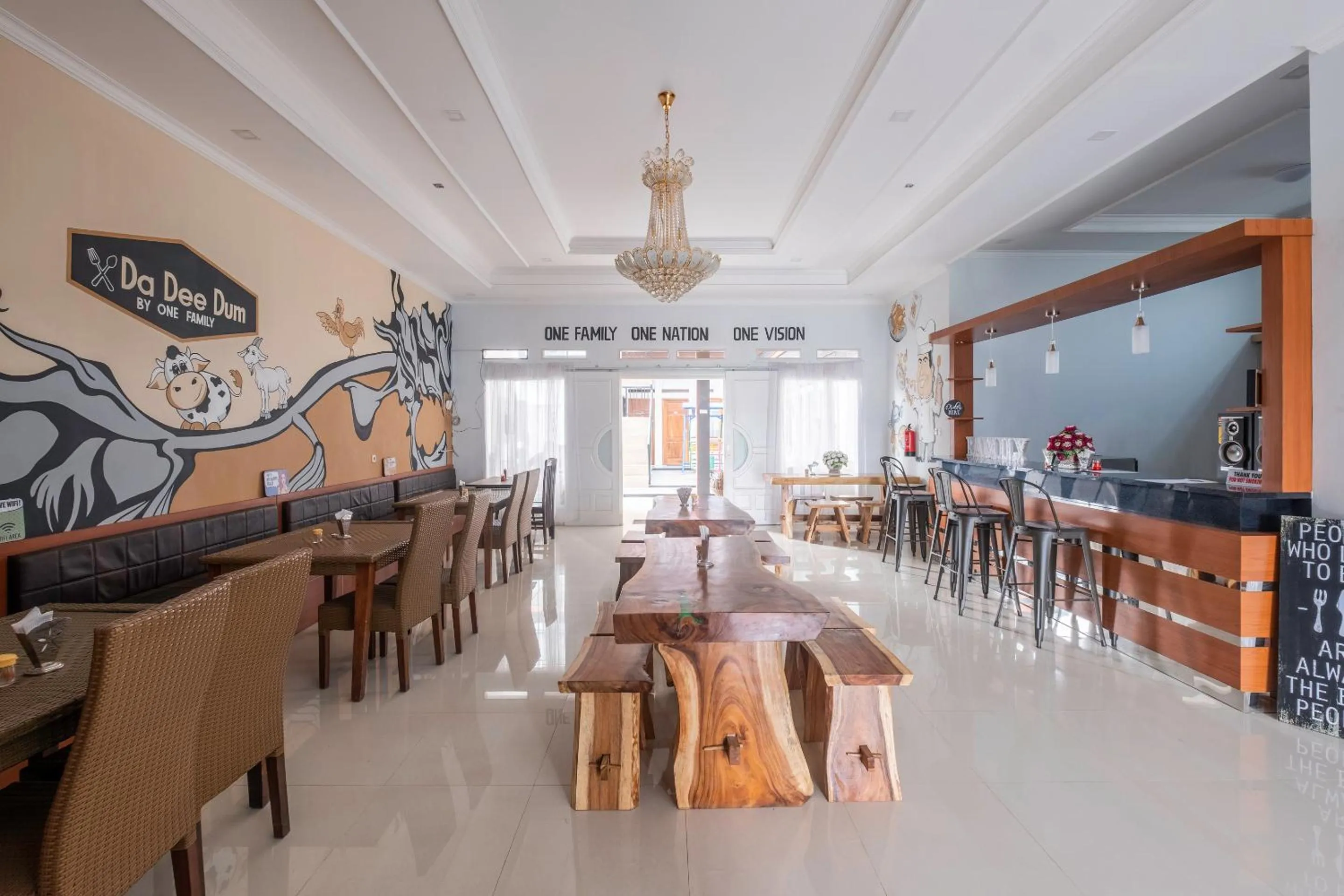 Restaurant/places to eat in Urbanview Hotel One Family Maribaya by RedDoorz