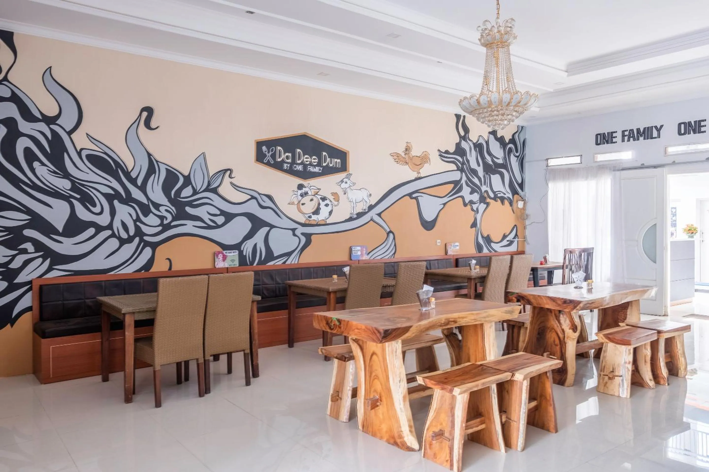 Restaurant/places to eat in Urbanview Hotel One Family Maribaya by RedDoorz