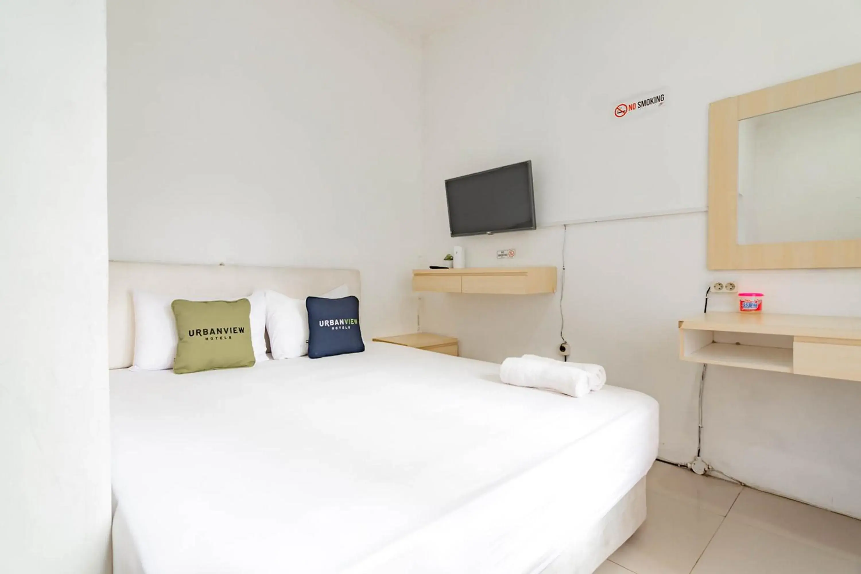 Bedroom, Bed in Urbanview Hotel Maribaya Lembang Bandung