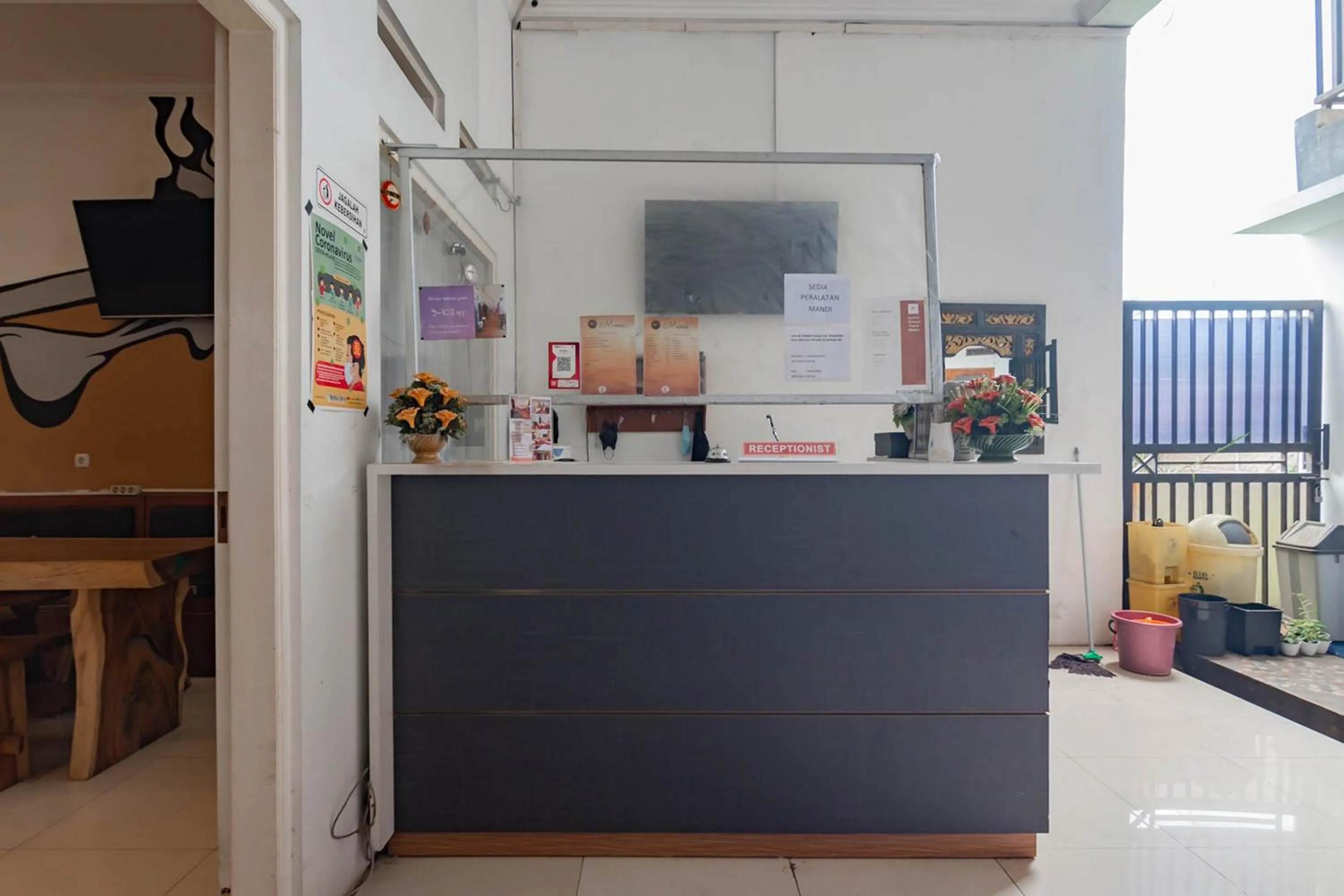 Lobby or reception in Urbanview Hotel One Family Maribaya by RedDoorz