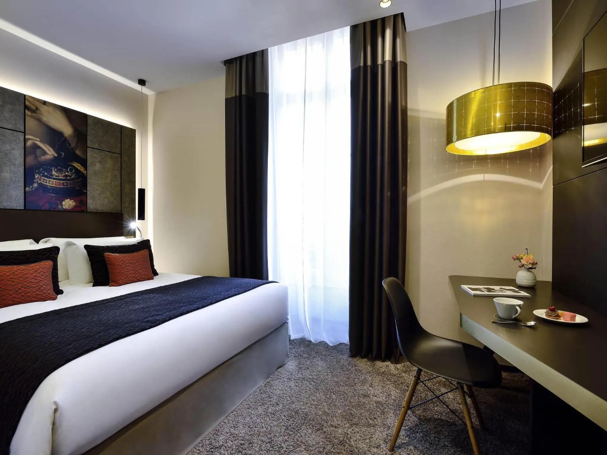 Bedroom, Bed in Grand Hôtel La Cloche Dijon - MGallery Collection