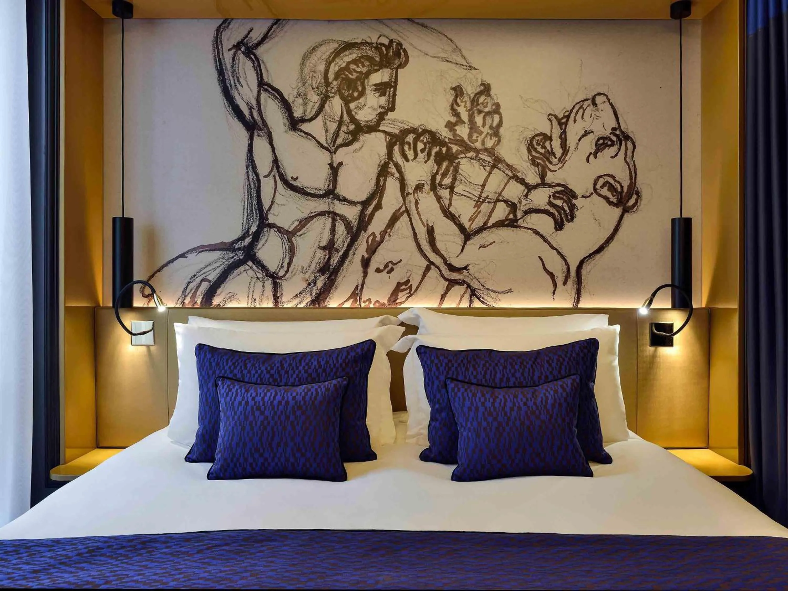 Bedroom, Bed in Grand Hôtel La Cloche Dijon - MGallery Collection