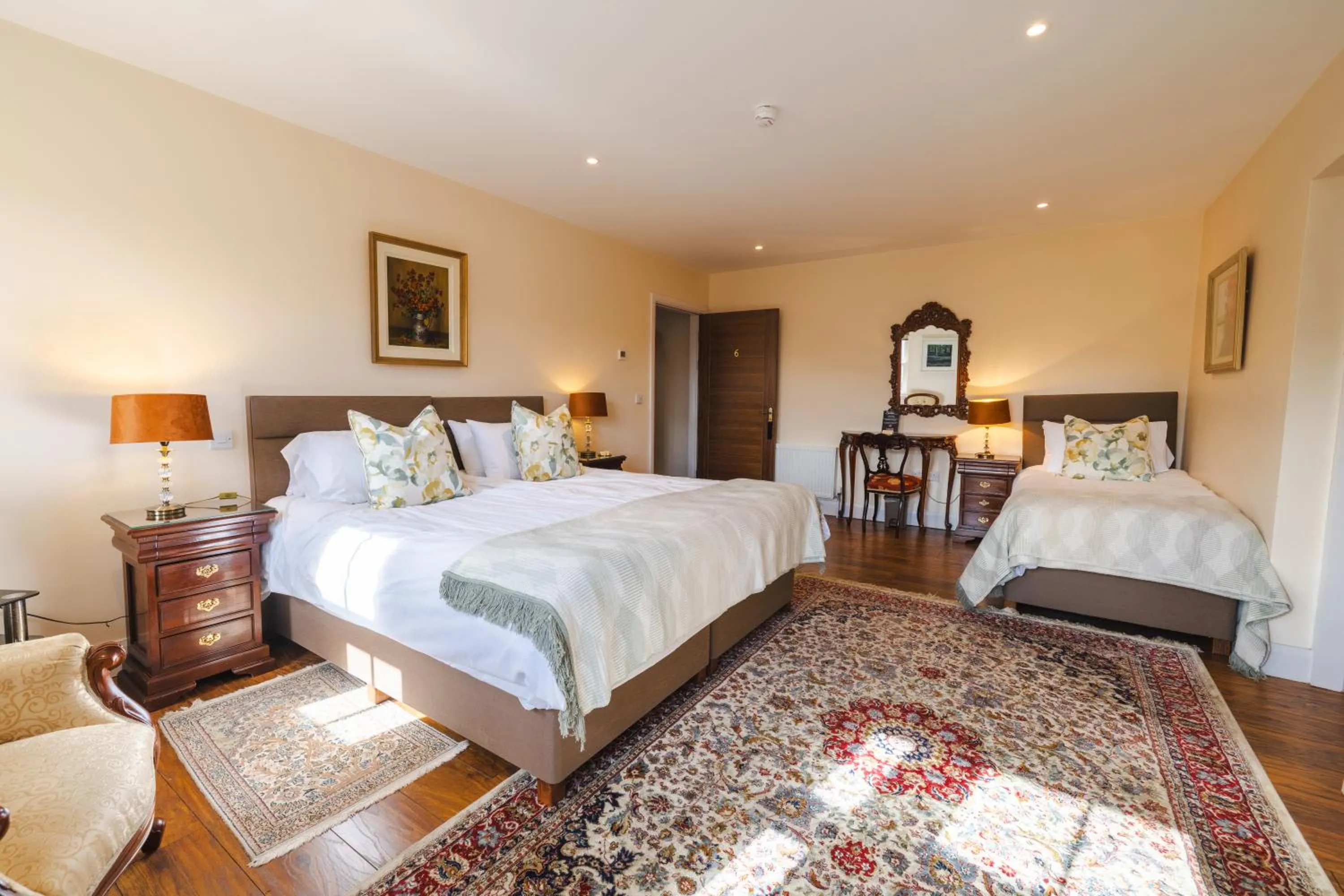 Photo of the whole room, Bed in Heather House