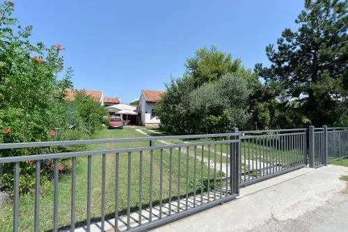 Apartment Milka 1950 Apartment Milka 1950