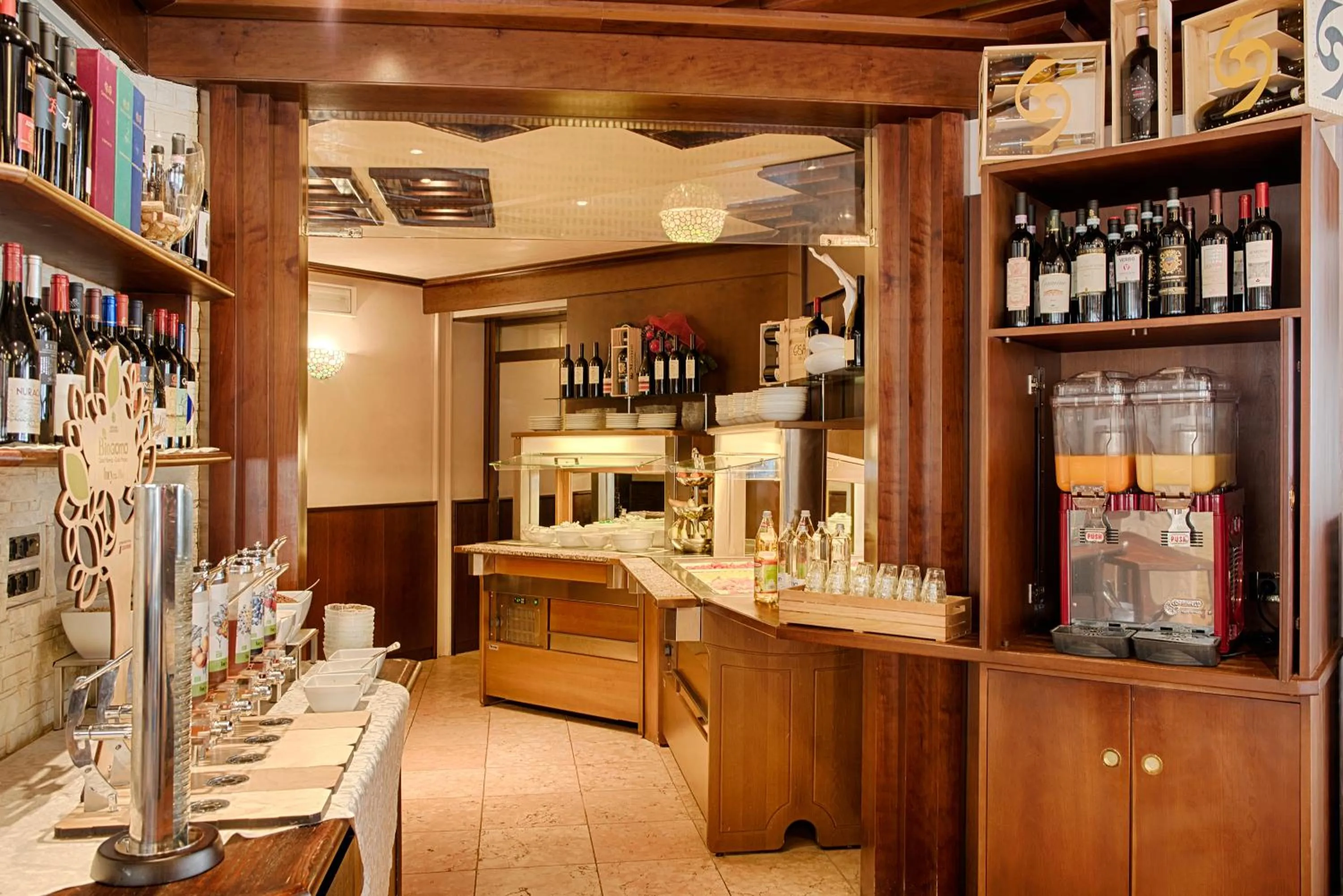 Restaurant/places to eat in Active Hotel Malita