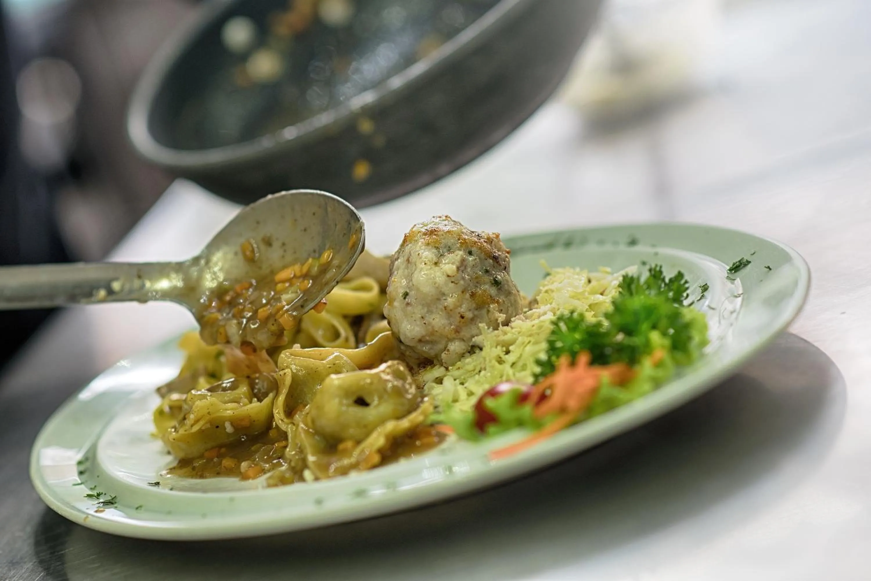 Restaurant/places to eat in Active Hotel Malita
