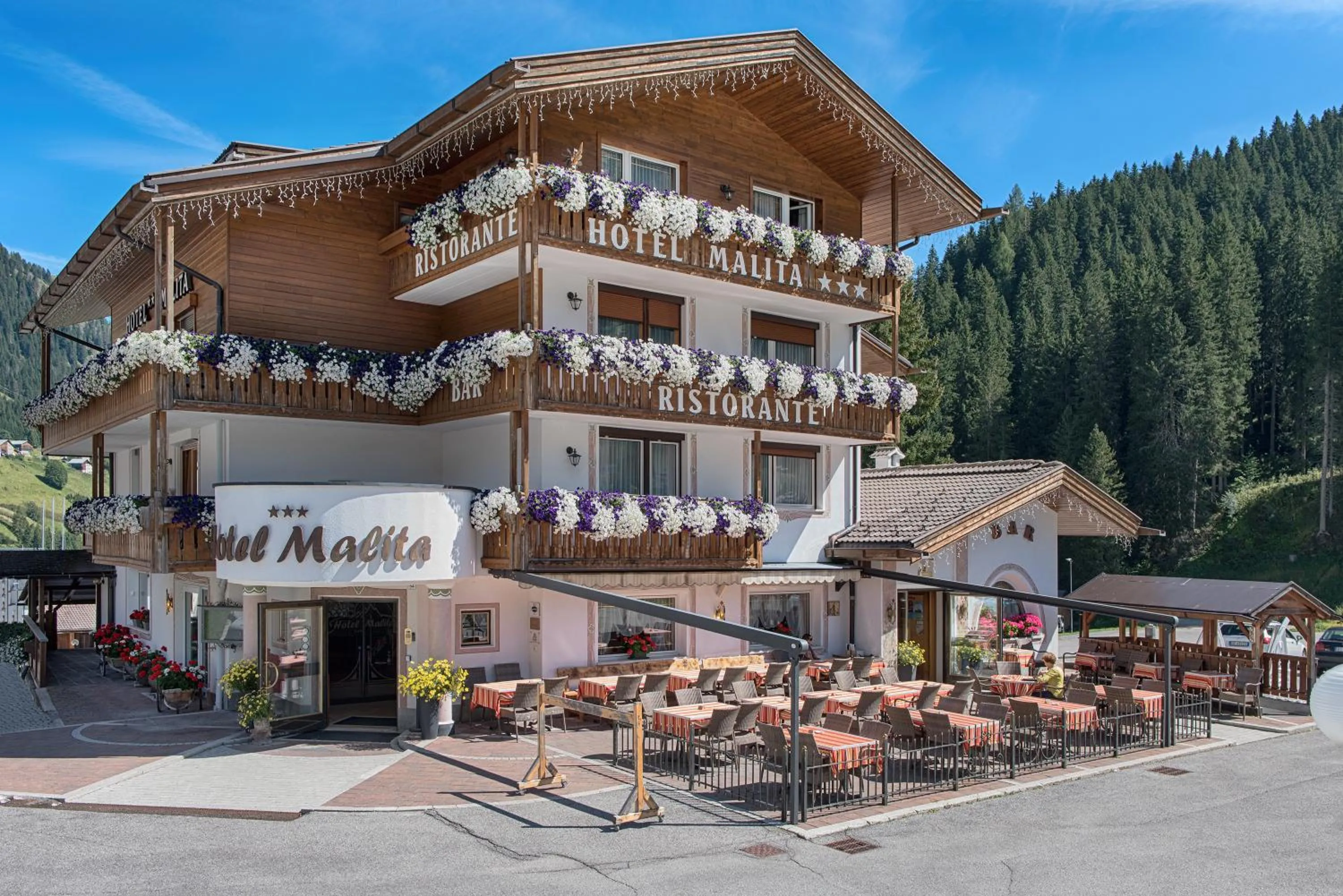 Facade/entrance in Active Hotel Malita