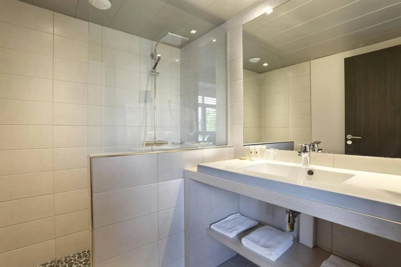 Bathroom in The Originals Boutique, Hôtel-Restaurant d'Alsace, Strasbourg Sud