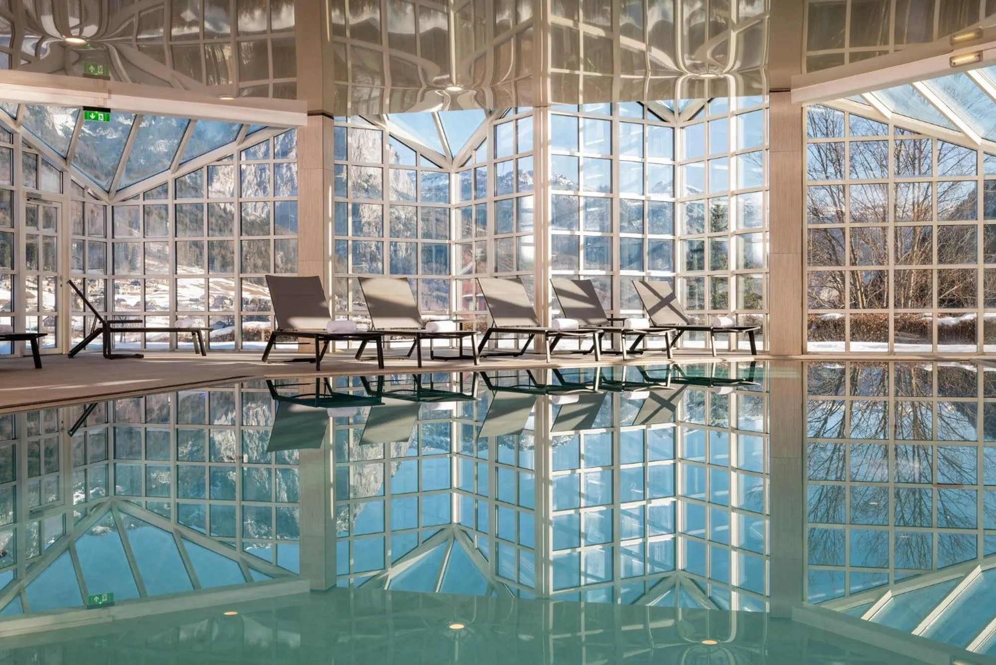 Swimming pool in MONDI Chalets am Grundlsee