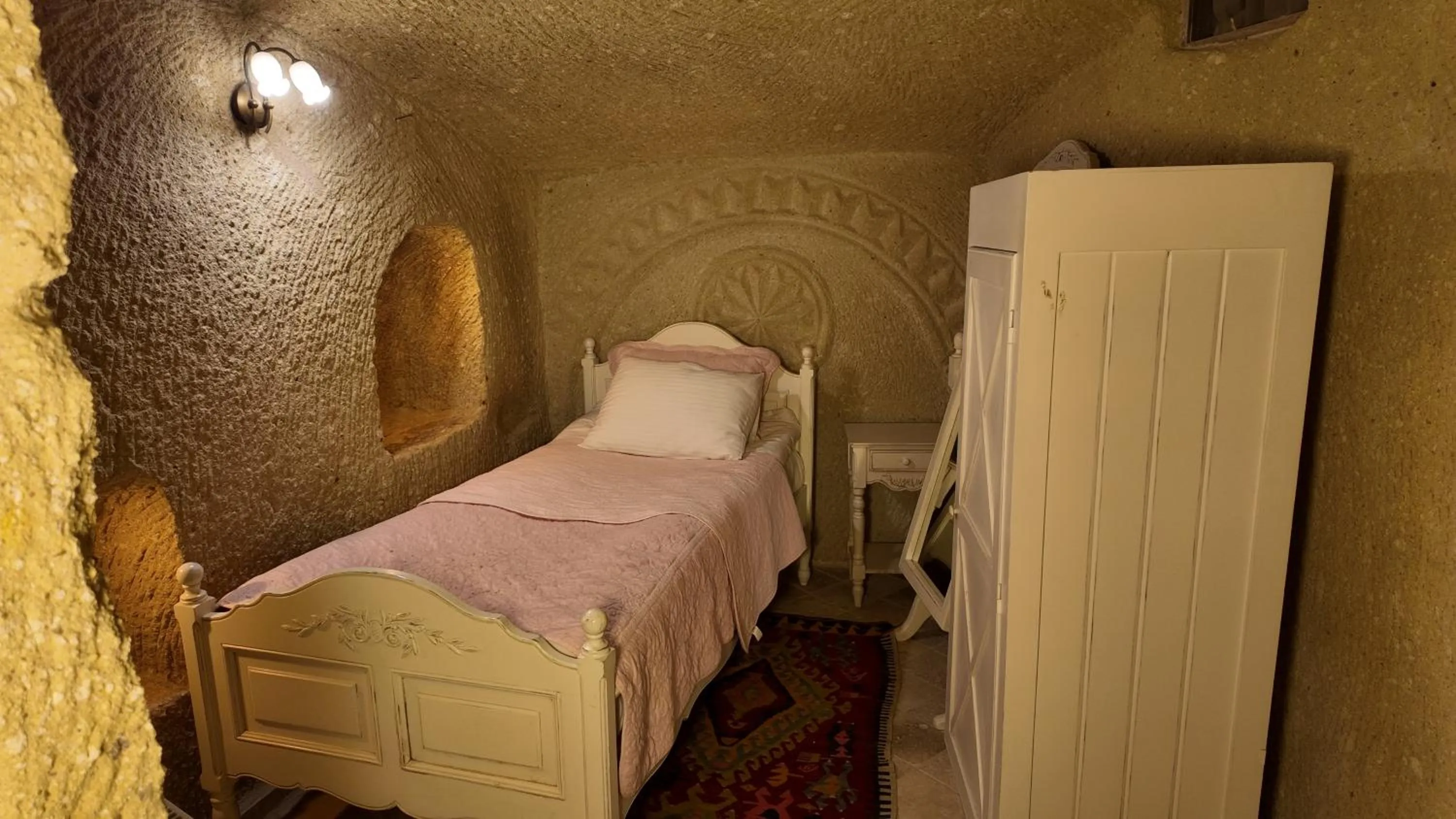 Bed in Iris Cave Cappadocia