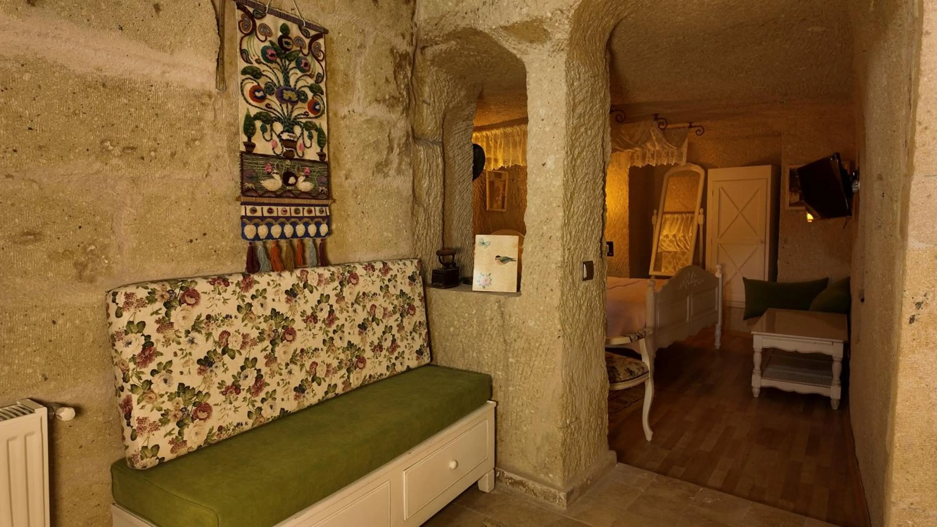 TV and multimedia, Bed in Iris Cave Cappadocia