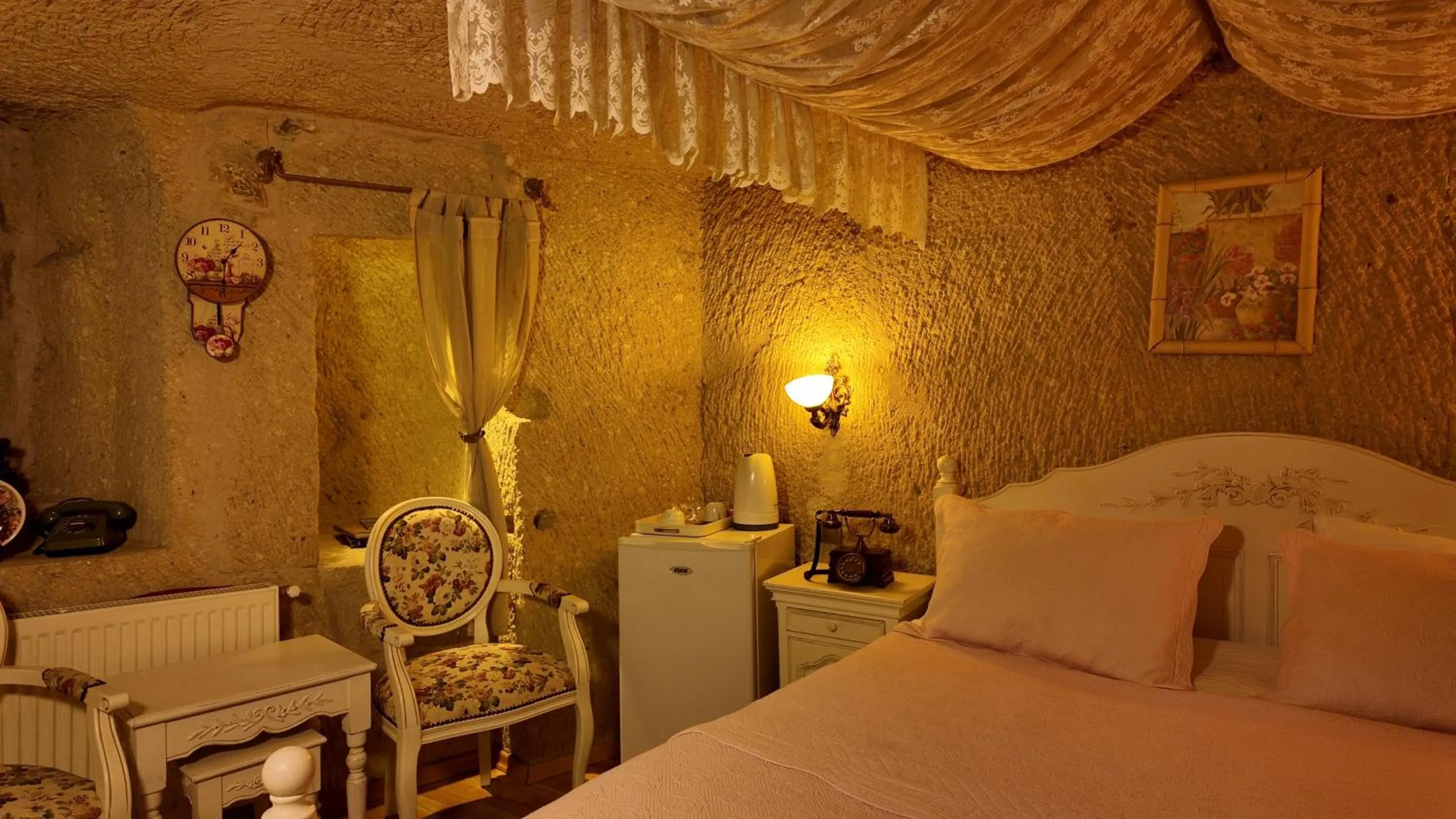 Bedroom, Bed in Iris Cave Cappadocia