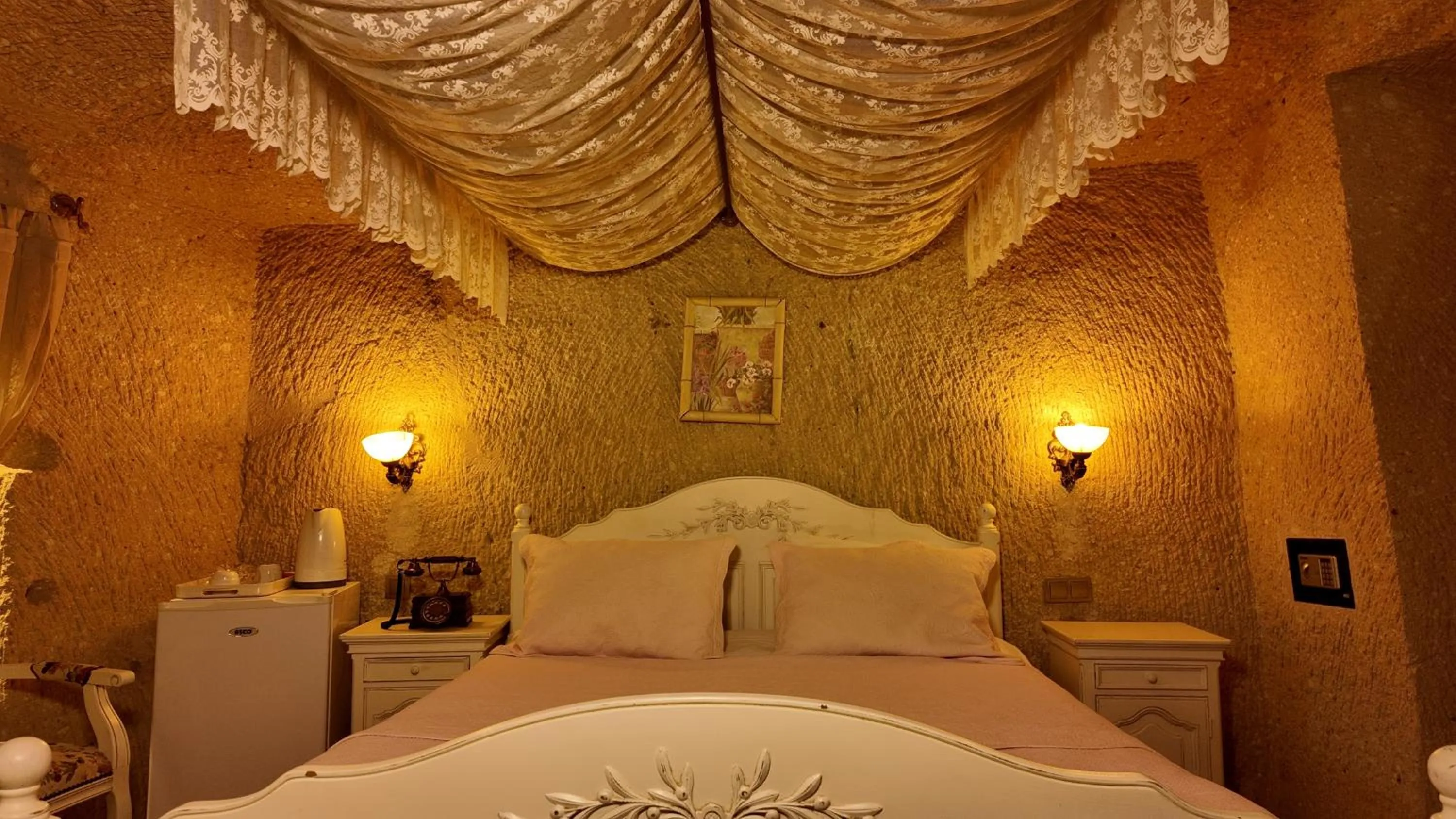 Bedroom, Bed in Iris Cave Cappadocia