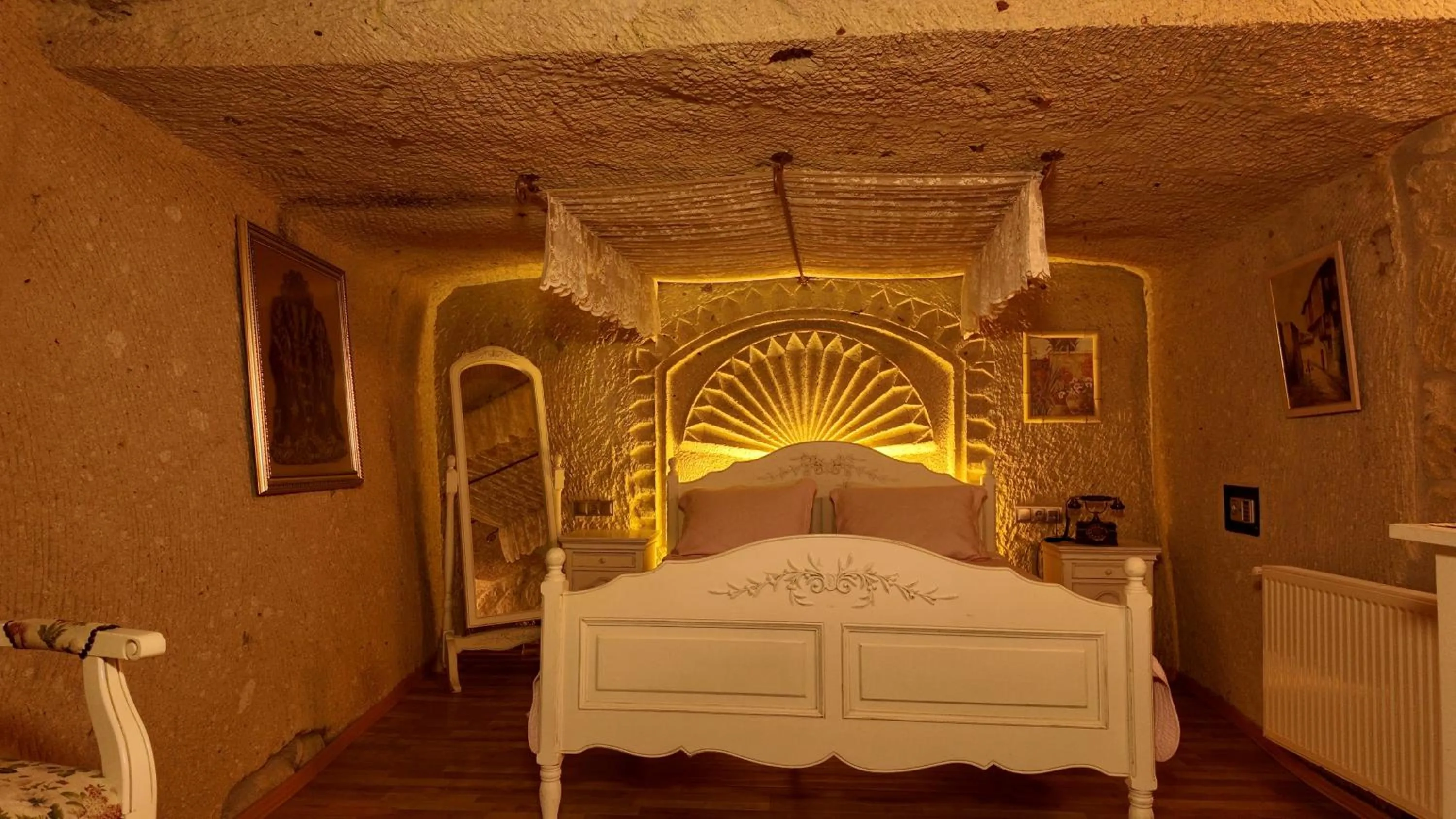Bedroom, Bed in Iris Cave Cappadocia