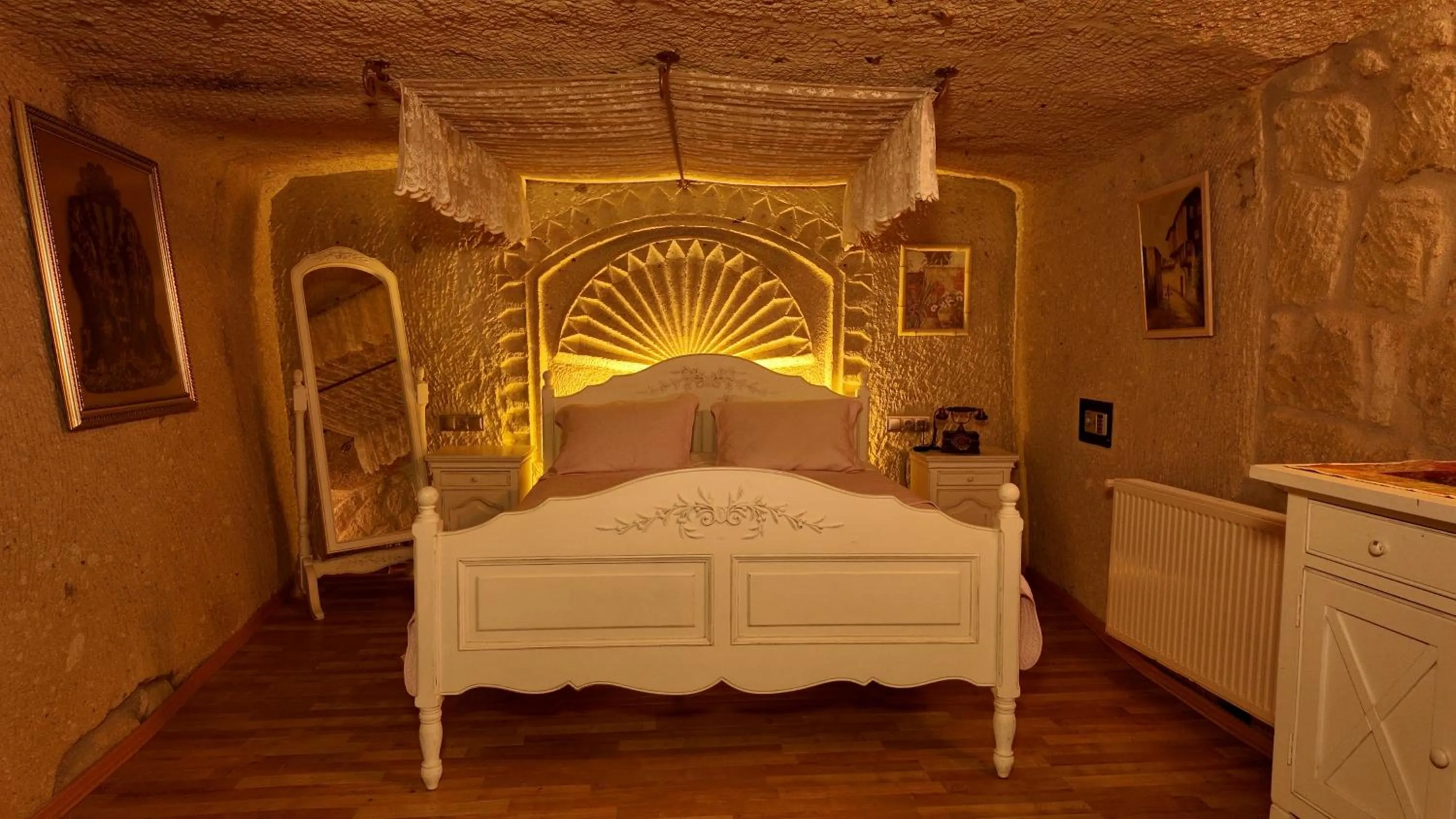 Bedroom, Bed in Iris Cave Cappadocia