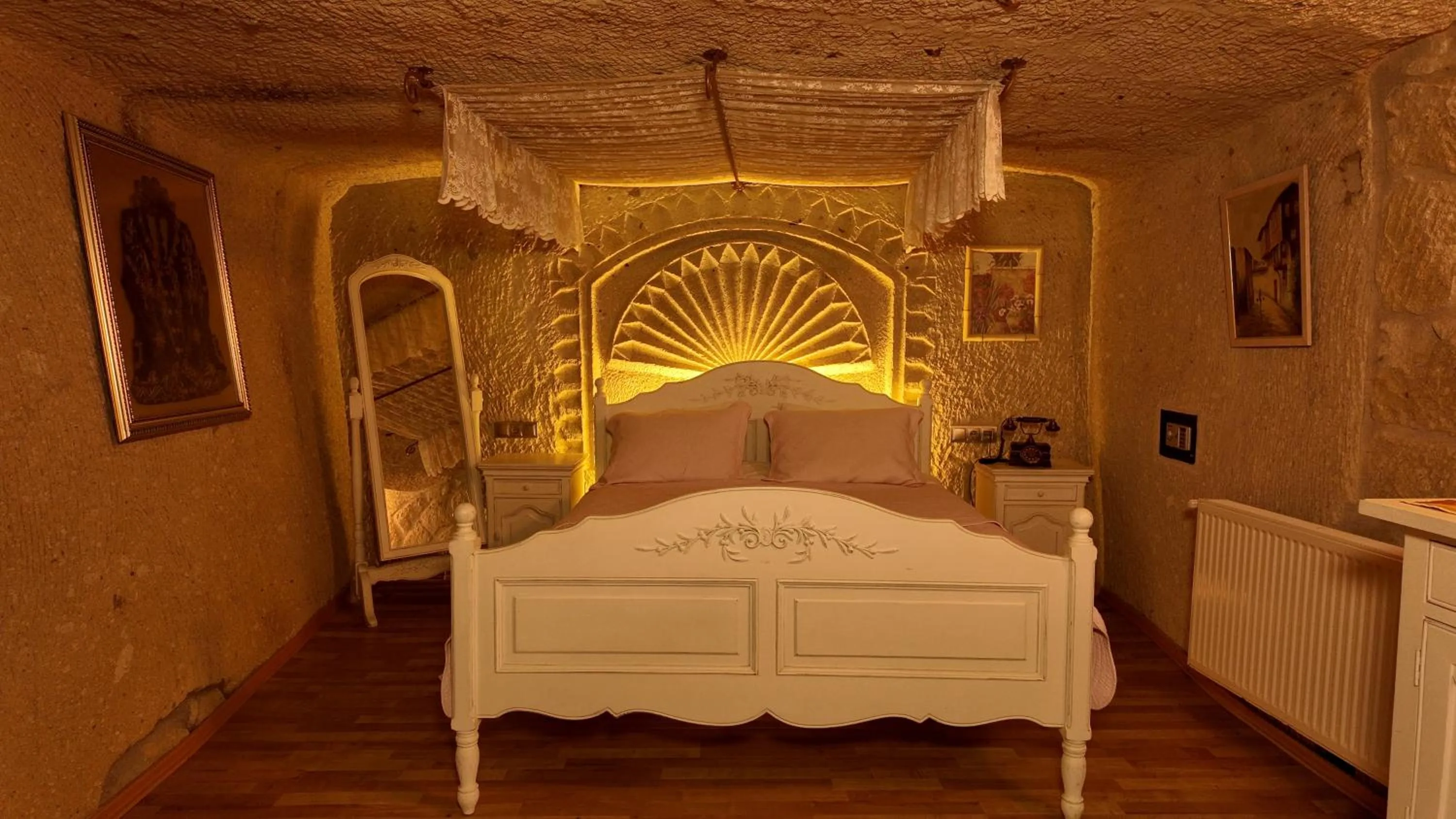 Bedroom, Bed in Iris Cave Cappadocia