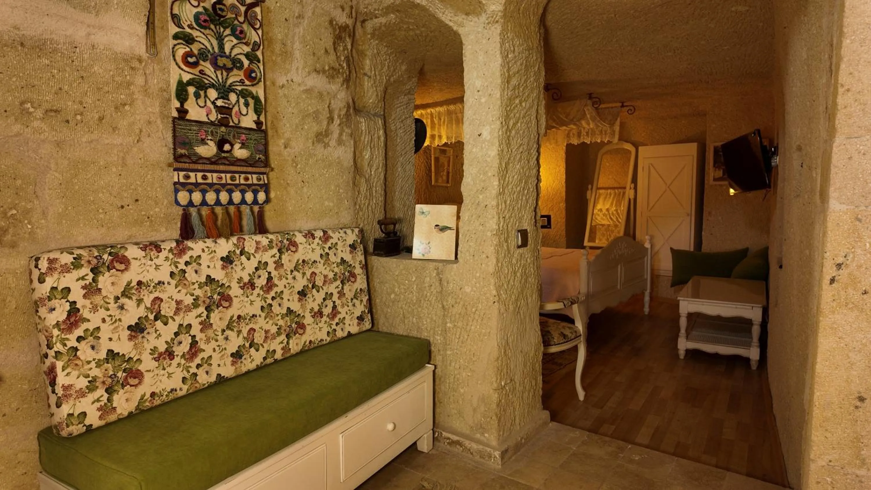 TV and multimedia, Bed in Iris Cave Cappadocia