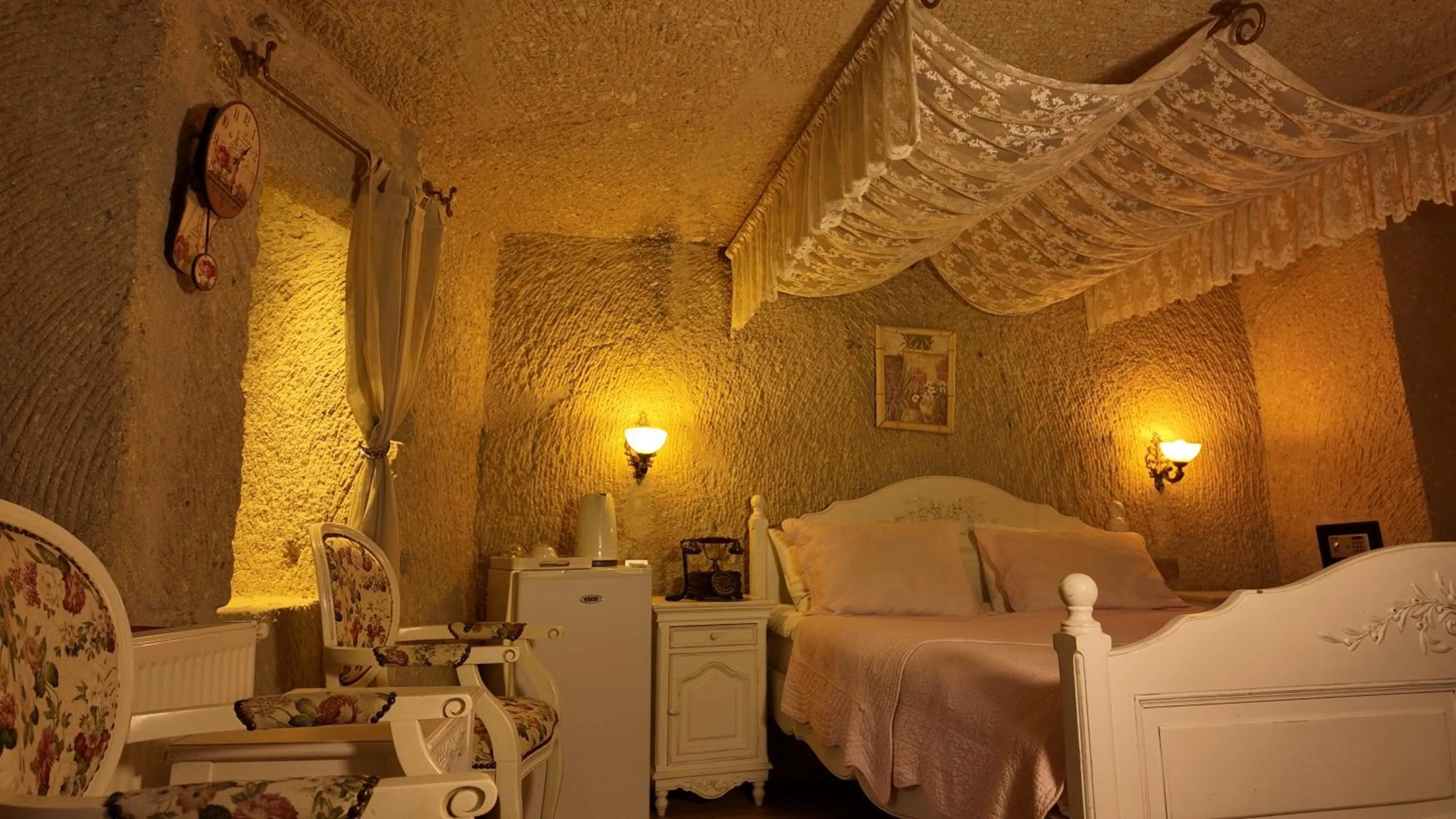 Bedroom, Bed in Iris Cave Cappadocia