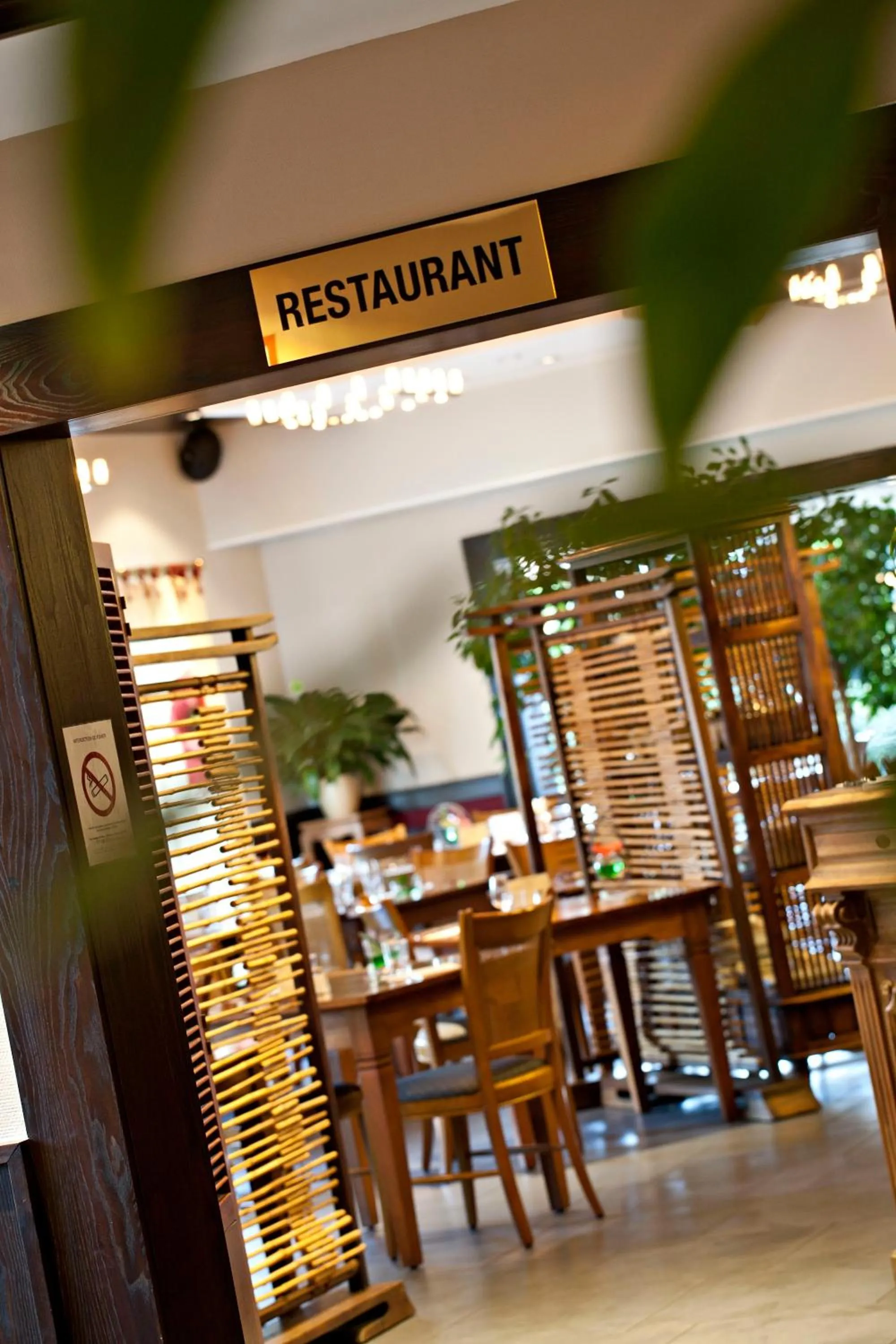 Restaurant/places to eat in Logis Cottage Hotel