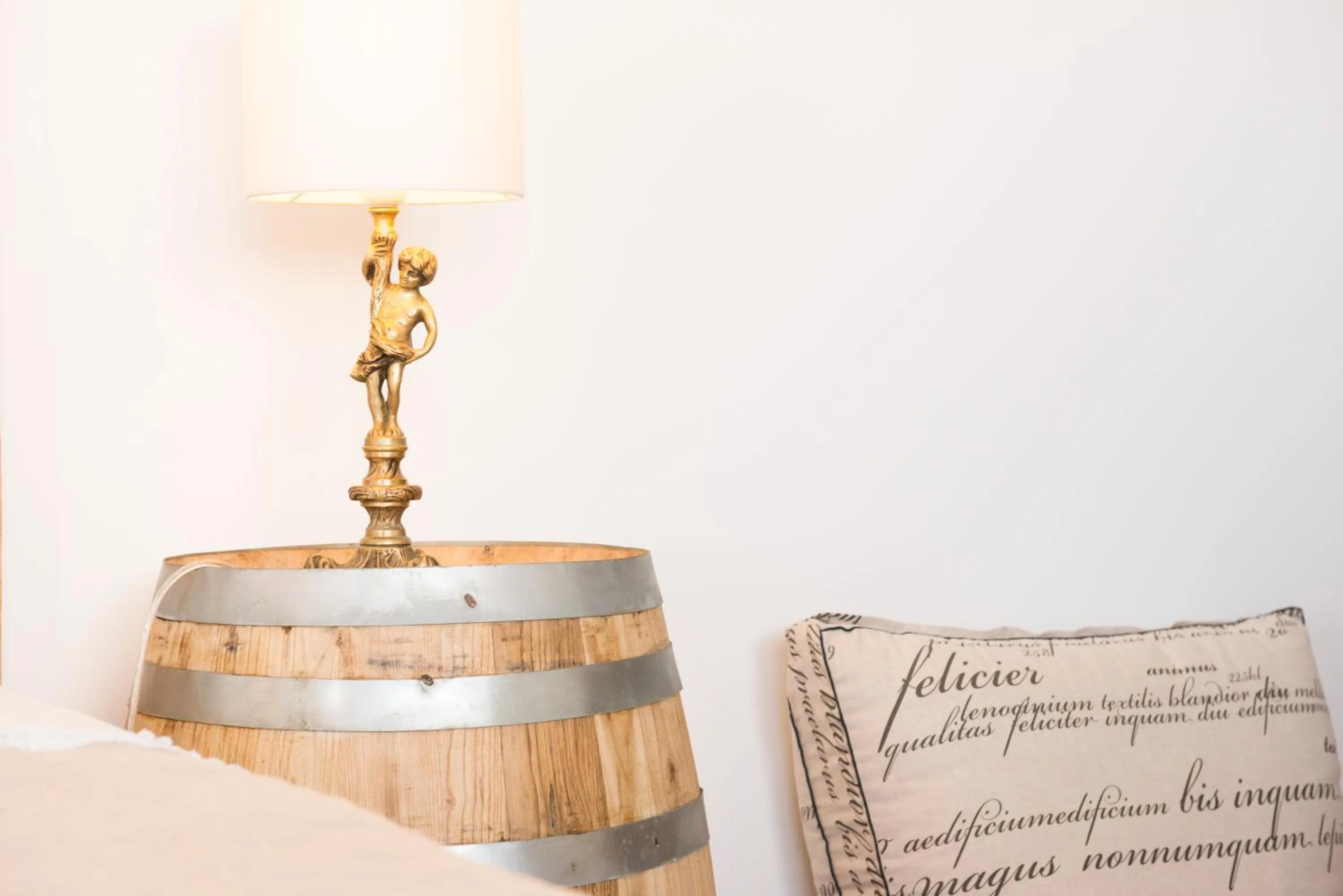 Decorative detail, Bed in A Serenada Enoturismo