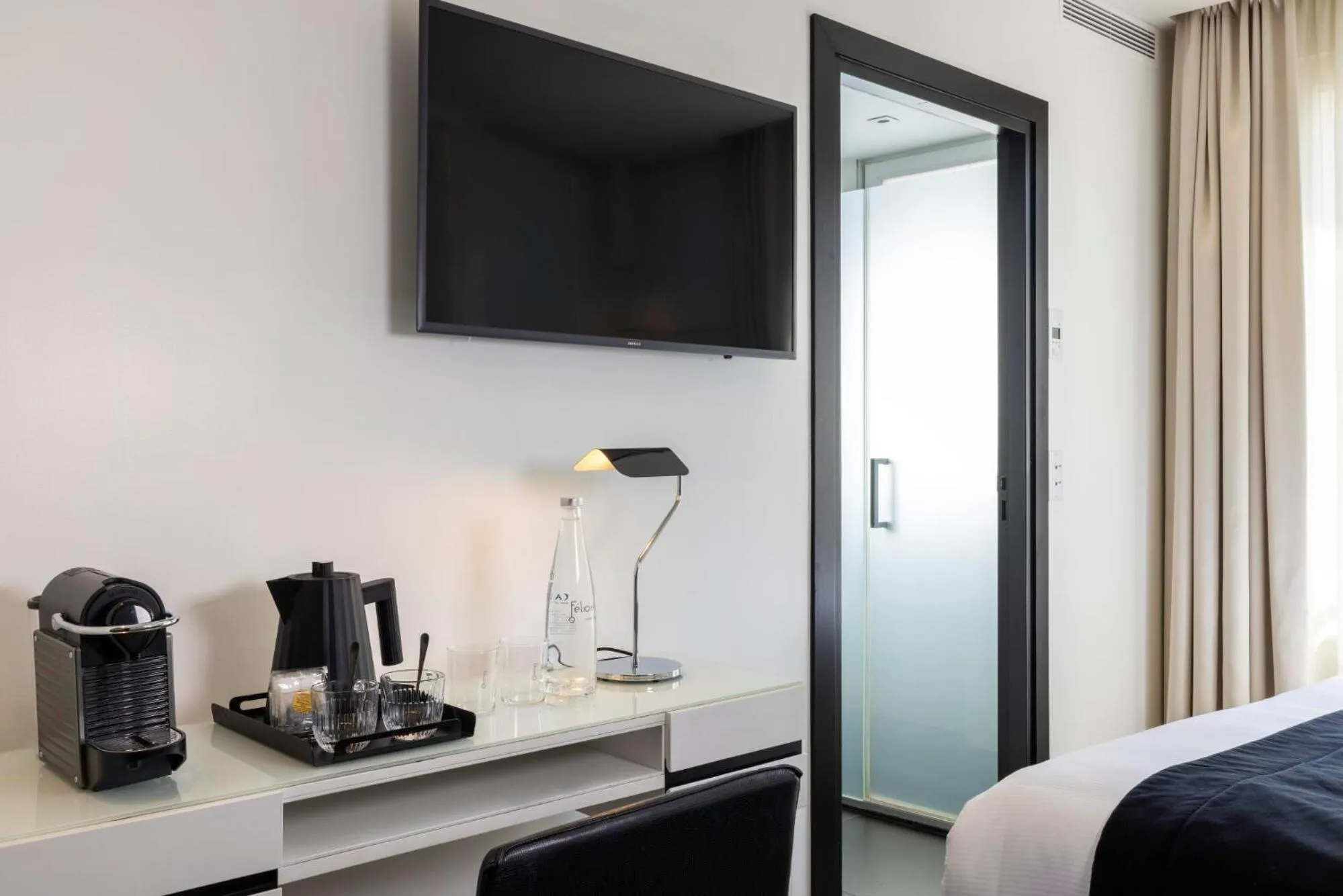 Bedroom, Bed in Hôtel Félicien & Spa